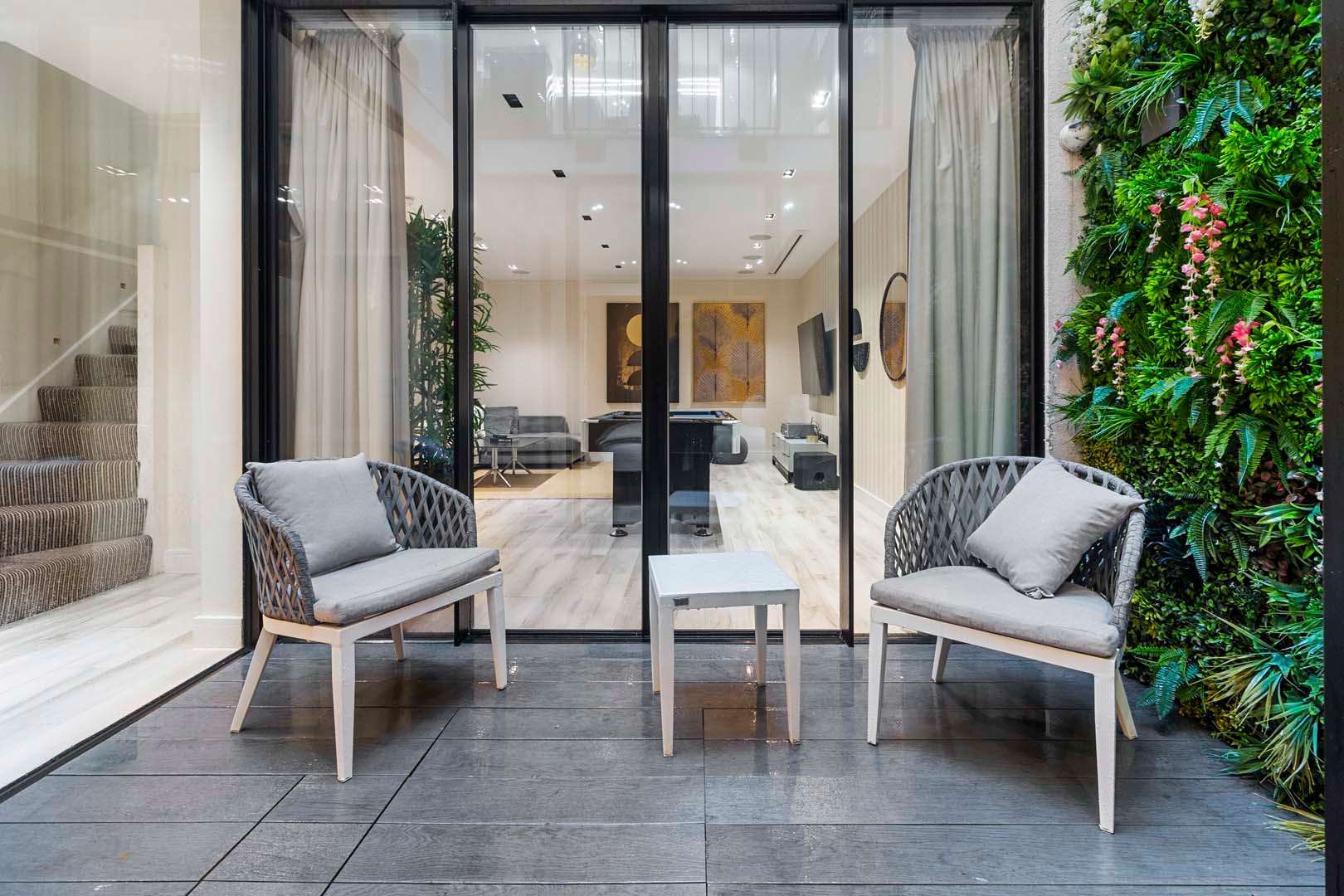 House Helm Fraenkel Notting Hill: Luxury 5-Bedroom House with Private Garden and Parking, Notting Hill London