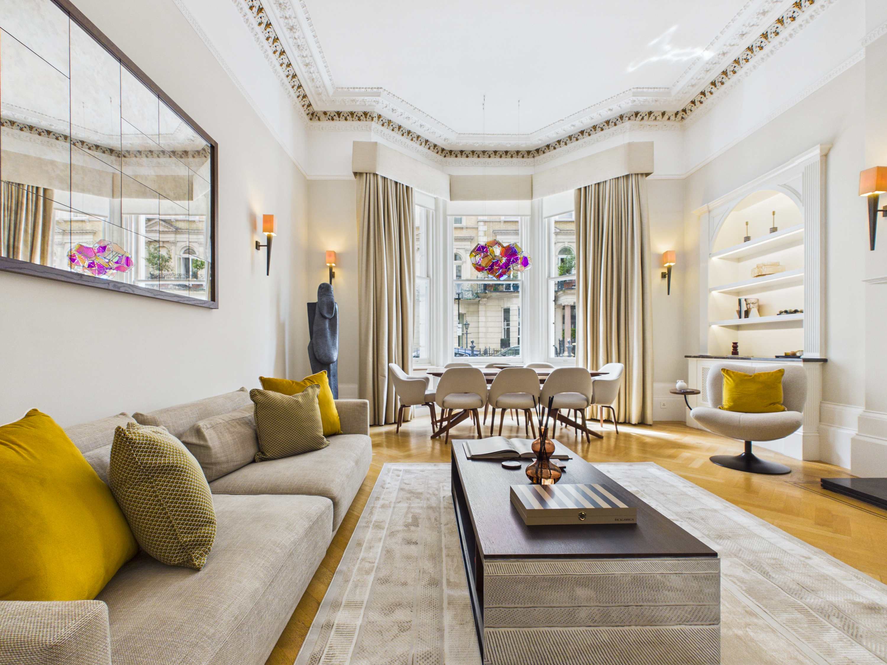 House Helm Frailty Kensington: Luxury 2-Bedroom Apartment with Spa and Parking, Kensington London