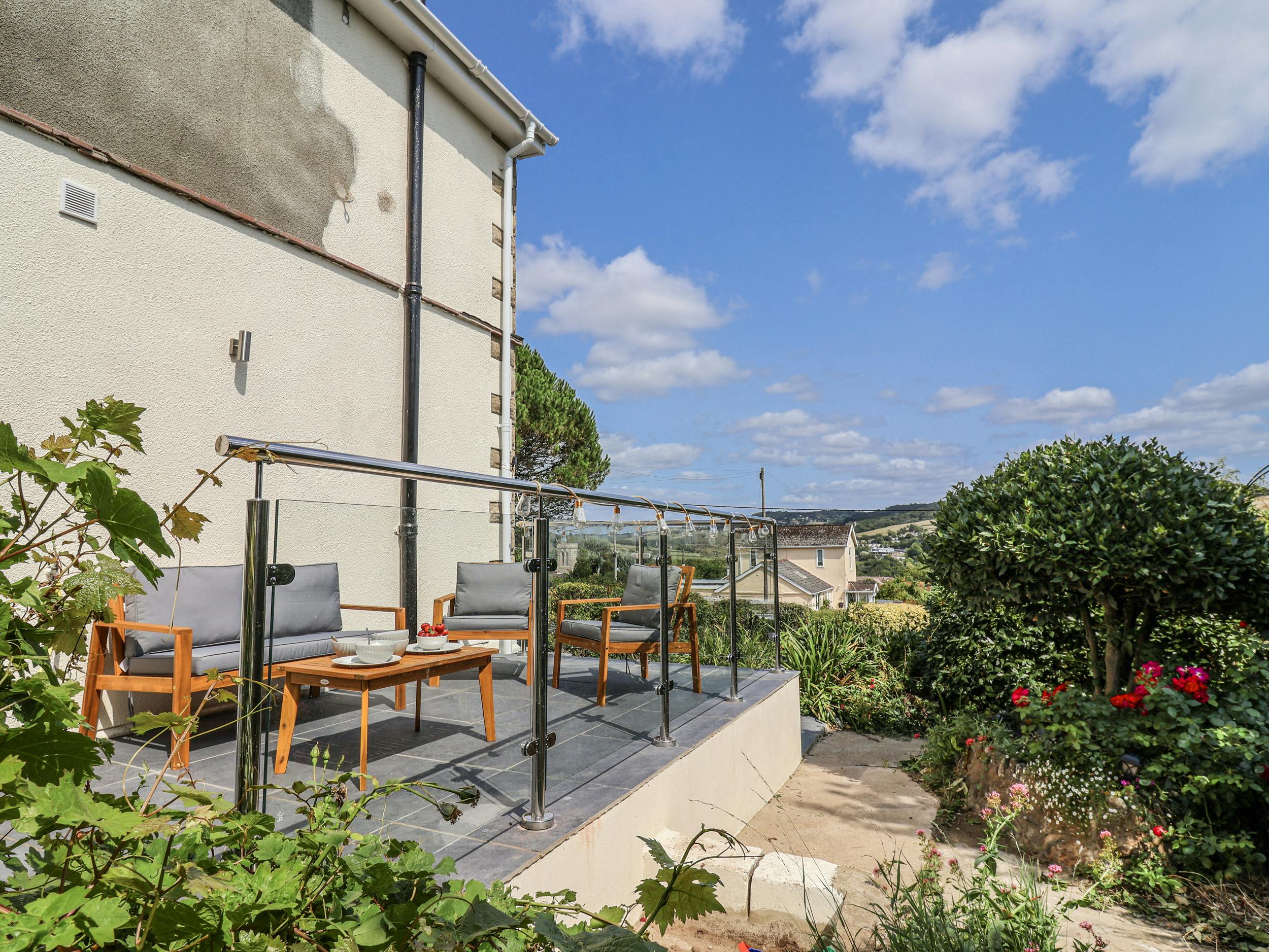 House Helm Frailty Lyme Regis: Luxury 3-Bedroom Villa with Sea Views and Spa in Lyme Regis