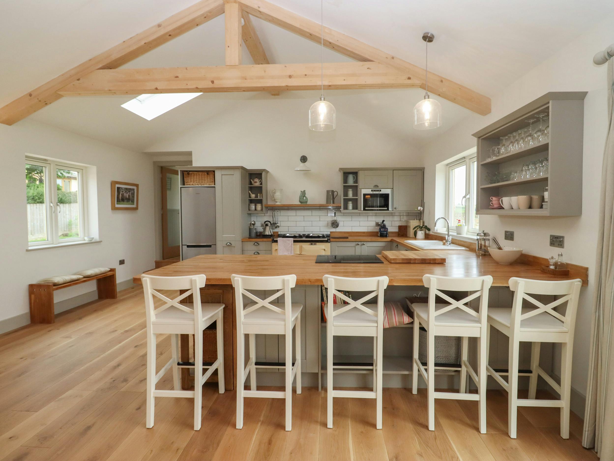 House Helm Frairs Burford: Luxury 2-Bedroom Apartment with Private Parking in Burford, Oxfordshire