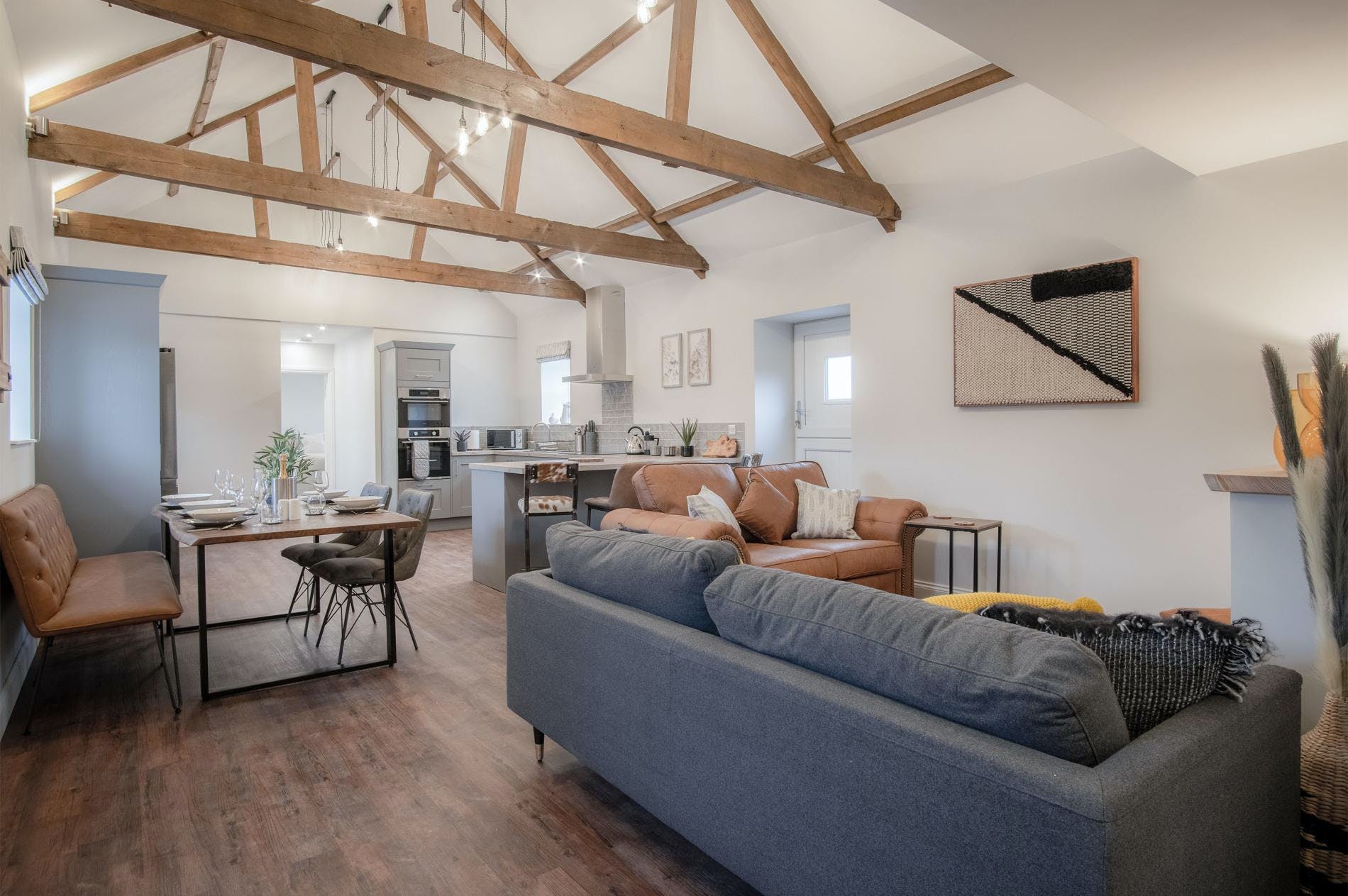 House Helm Fraith Saundersfoot: Charming 2-Bedroom Apartment with Hot Tub and Parking, Saundersfoot