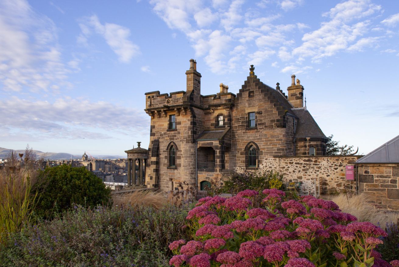 House Helm Fraoch Calton: Luxury 3-Bedroom House with Historic Charm and City Views, Edinburgh Hillside