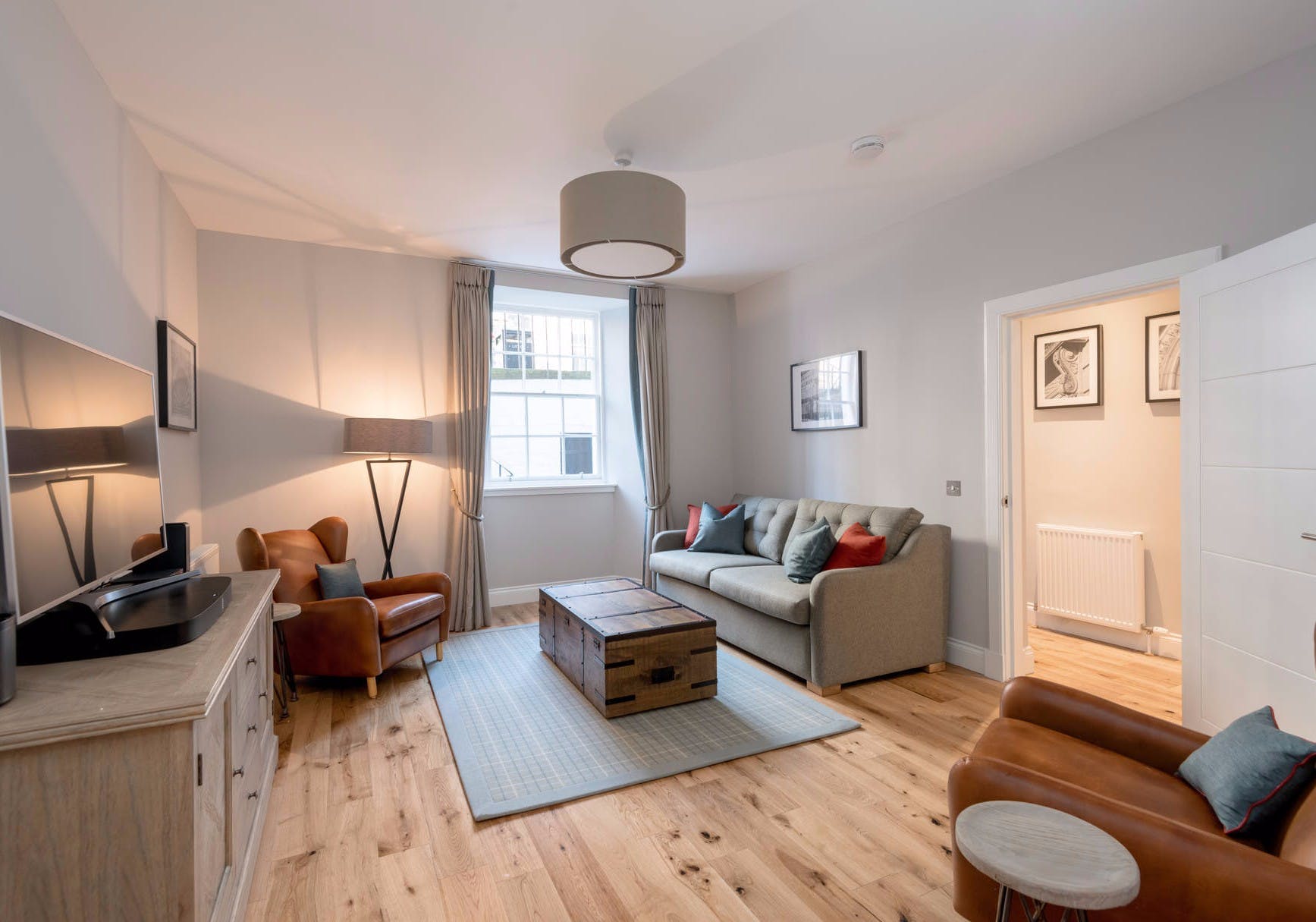 House Helm Fraoch Dean Village: Charming 2-Bedroom Townhouse Apartment with Spa Sauna, Dean Village Edinburgh