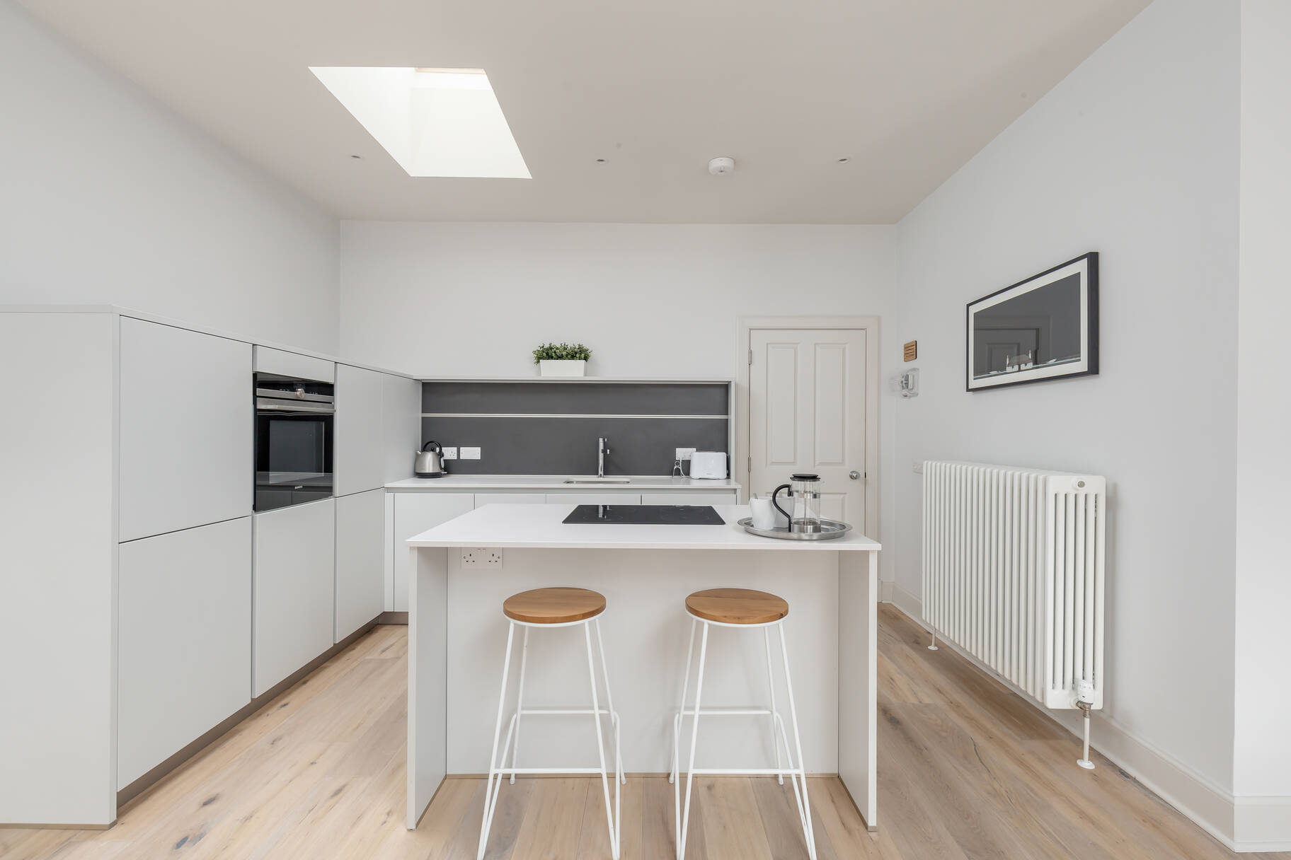 House Helm Fraoch DeanVillage: Charming 2-Bedroom Townhouse Apartment with Family Features, Dean Village Edinburgh