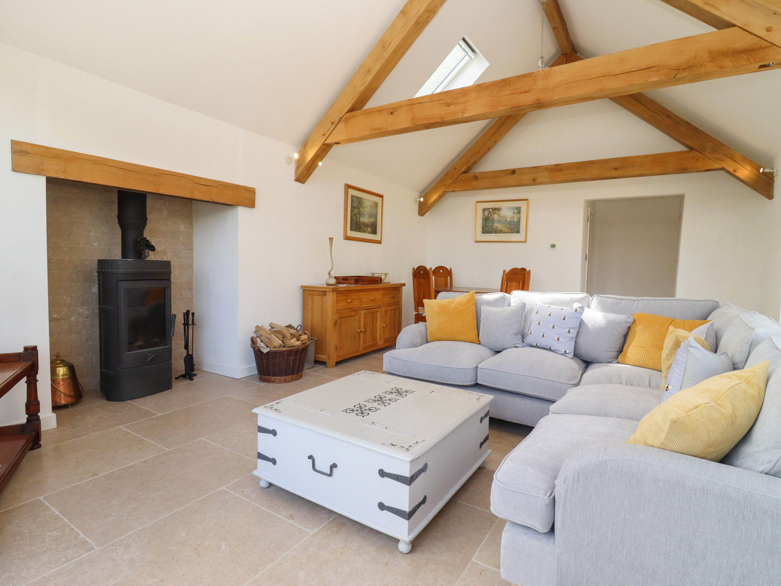 House Helm Fraoch Painswick: Luxury 2-Bedroom House with Private Parking and Countryside Views, Painswick