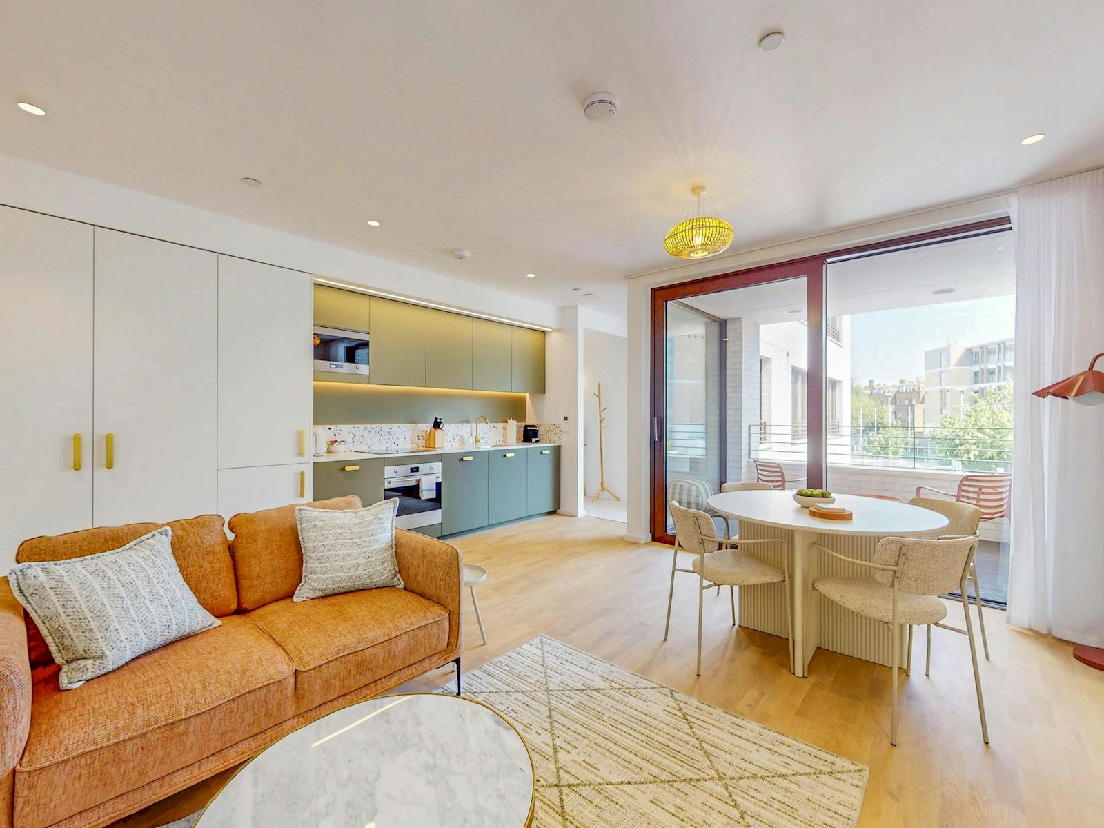 House Helm Fraoch Primrose Hill London: Charming 1-Bedroom Apartment Rental with Balcony Near Chalk Farm Station, London
