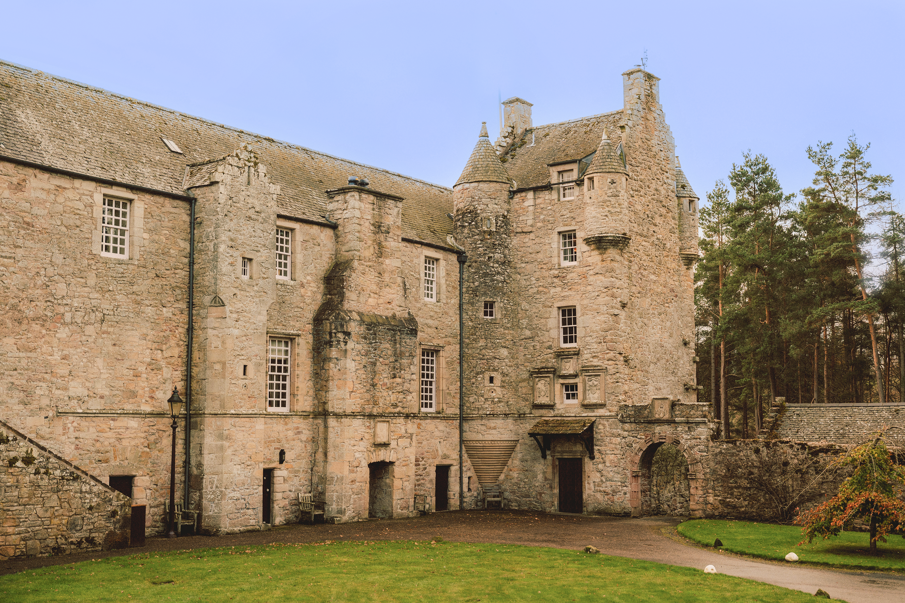 House Helm Fraoch Roxburgh: Luxury 9-Bedroom House with Spa and Tennis Court, Roxburgh, Scottish Borders