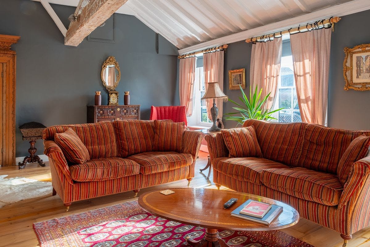 House Helm Frax Close Norwich: Stylish 2-Bedroom Townhouse with Spa Sauna, Norwich