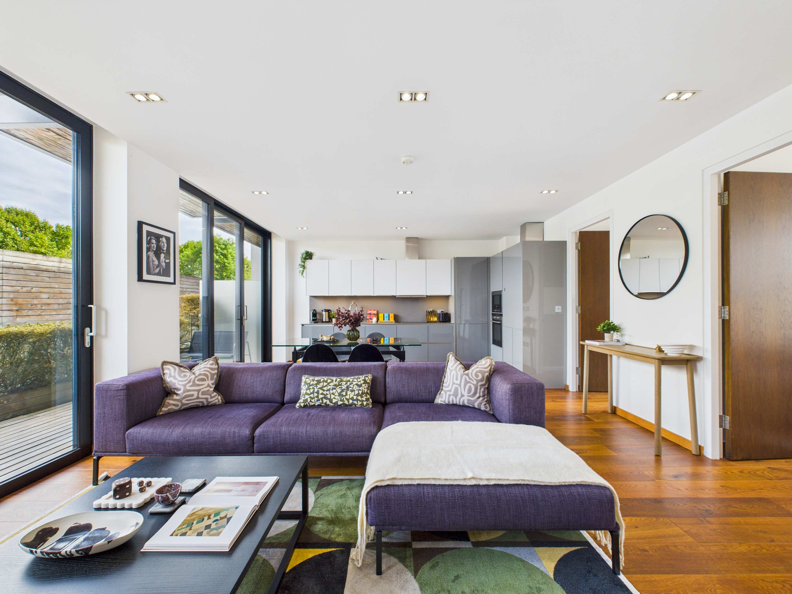 House Exedra Somers Town Camden Town: Luxury 2-Bedroom Apartment with Spa and Private Parking, Camden Town