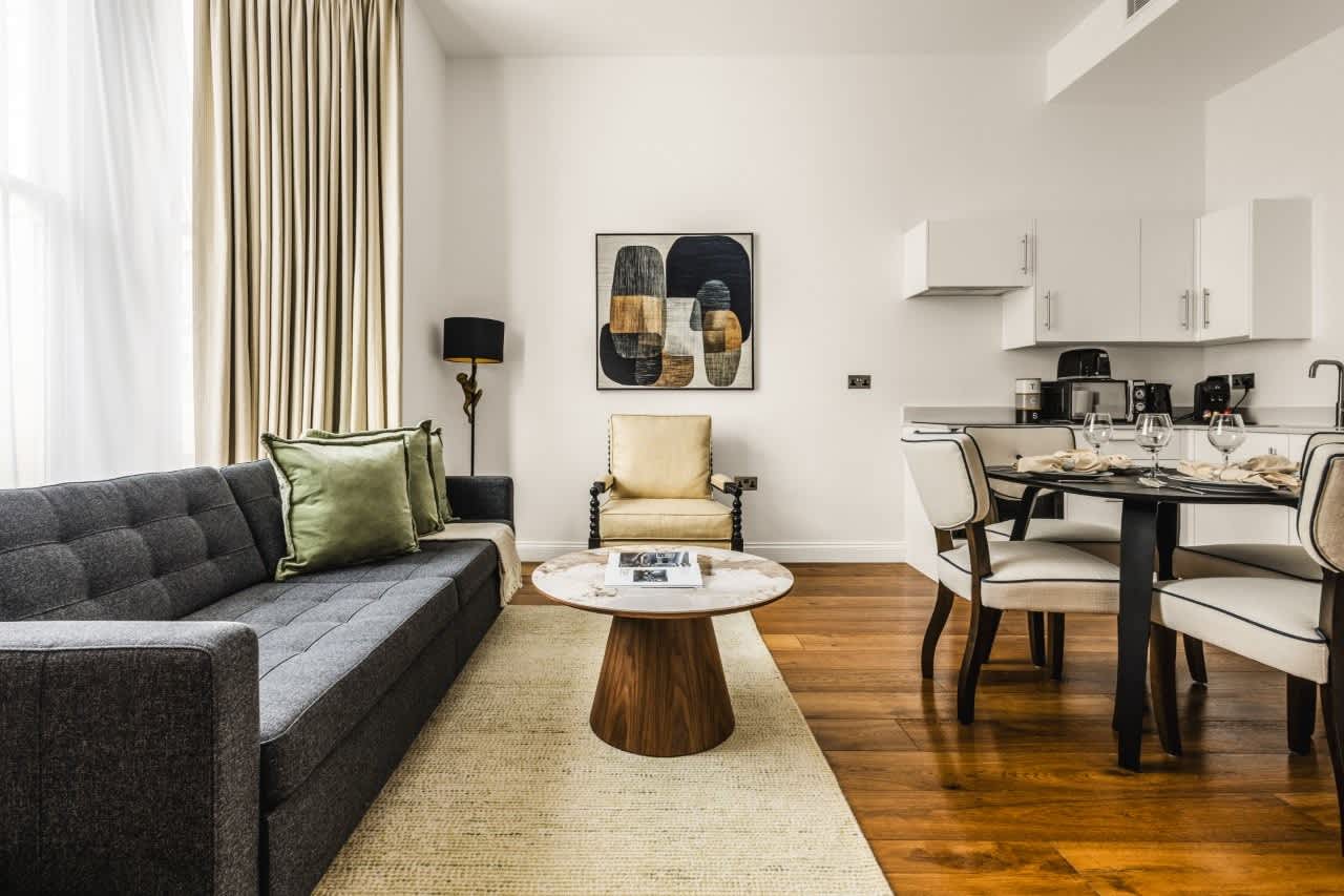 House Helm Frazer Kensington: Luxury 1-Bedroom Apartment with Air Conditioning in Kensington, London