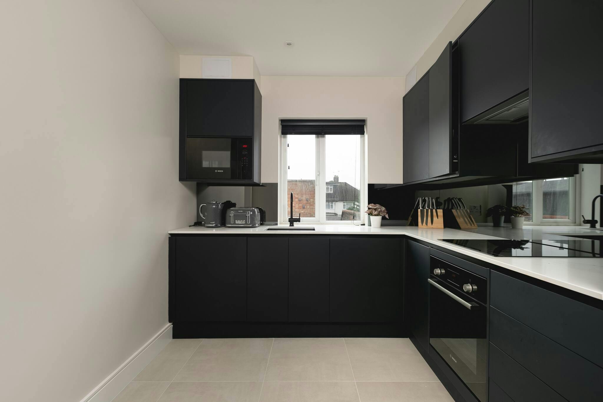House Helm Frazer Victoria: Luxury 4-Bedroom Apartment with Spa and Private Parking, Victoria London