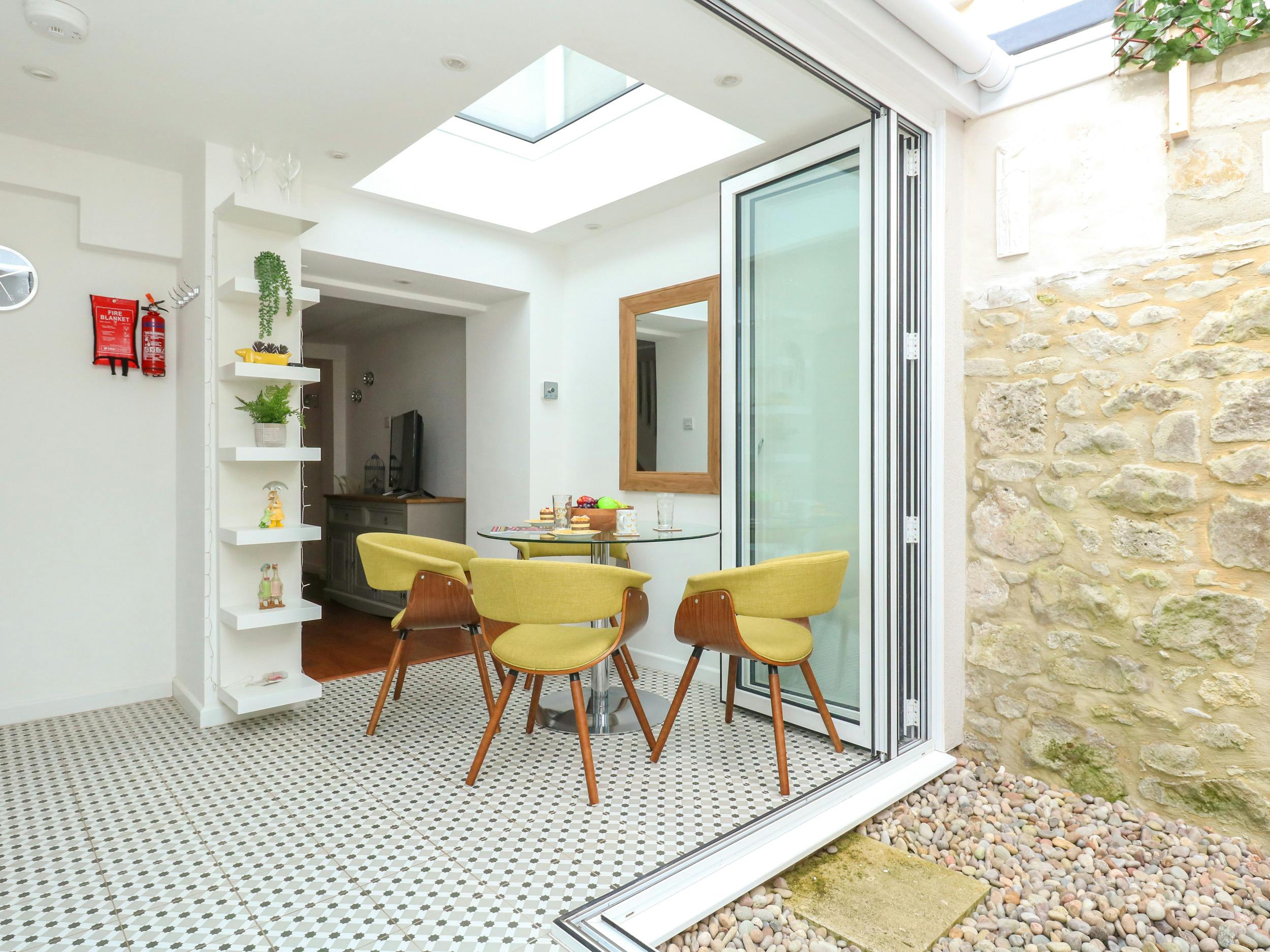 House Helm Gilders Weymouth: Luxury 2-Bedroom House with Sea Views and Private Parking, Weymouth