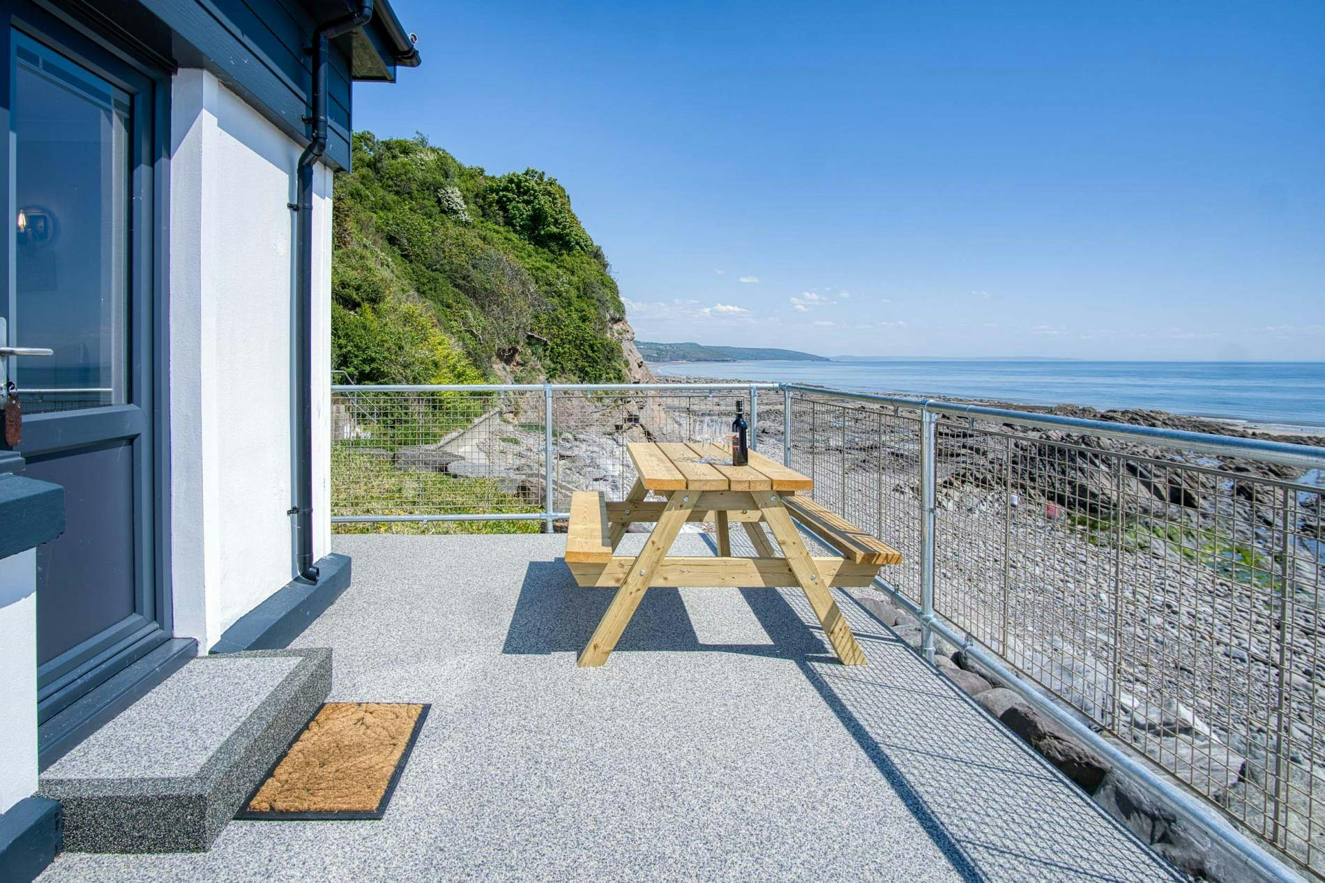 House Helm Giltwyn Saundersfoot: Luxury 2-Bedroom House with Sea Views and Beachfront Location, Saundersfoot