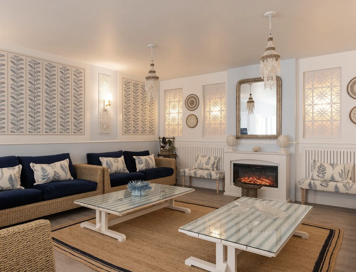 House Helm Goring West Sussex: Luxury 11-Bedroom House with Hot Tub and Beachfront in West Sussex
