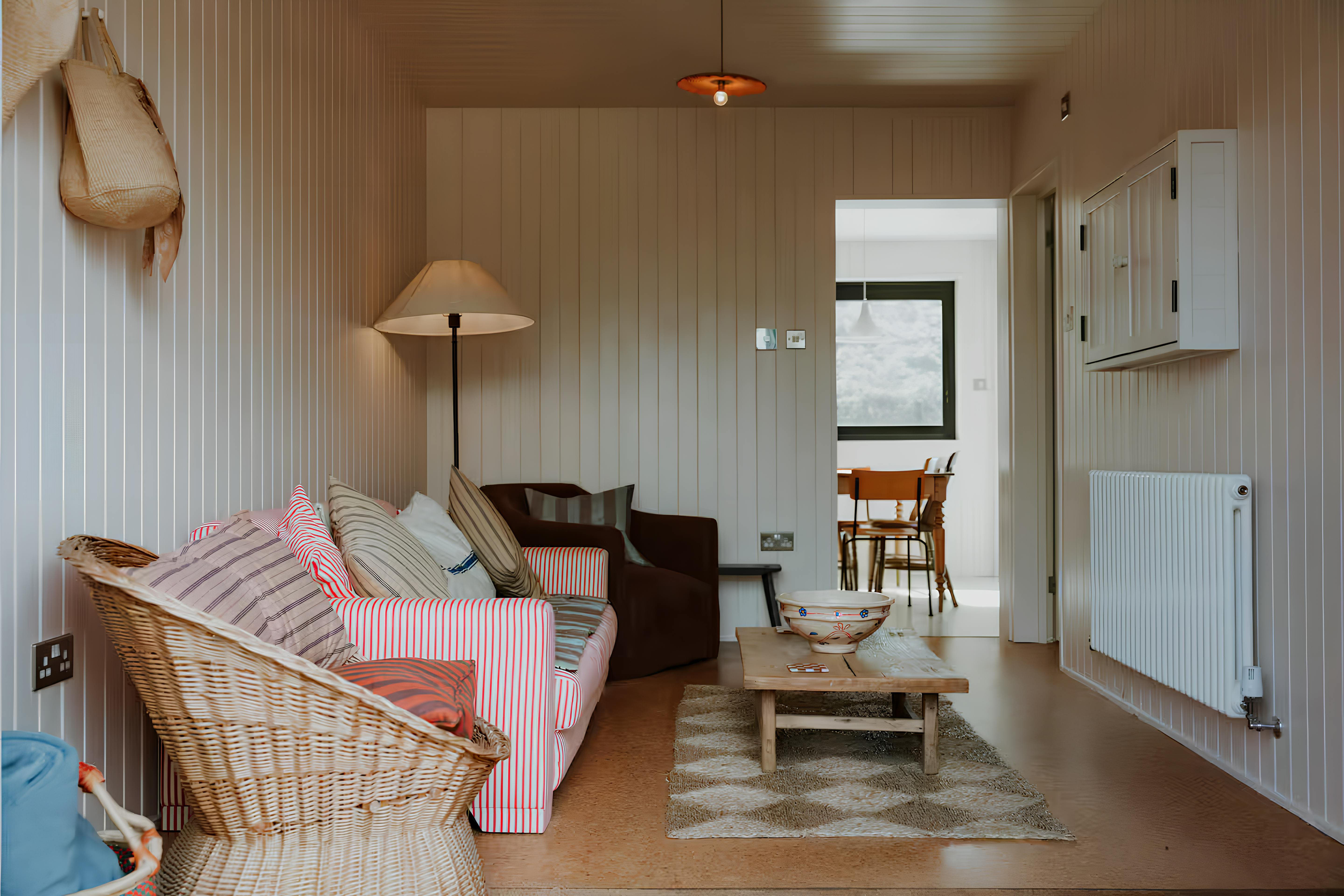 House Helm Gorse Camber: Luxury 3-Bedroom Villa with Sea Views and Private Parking, Camber