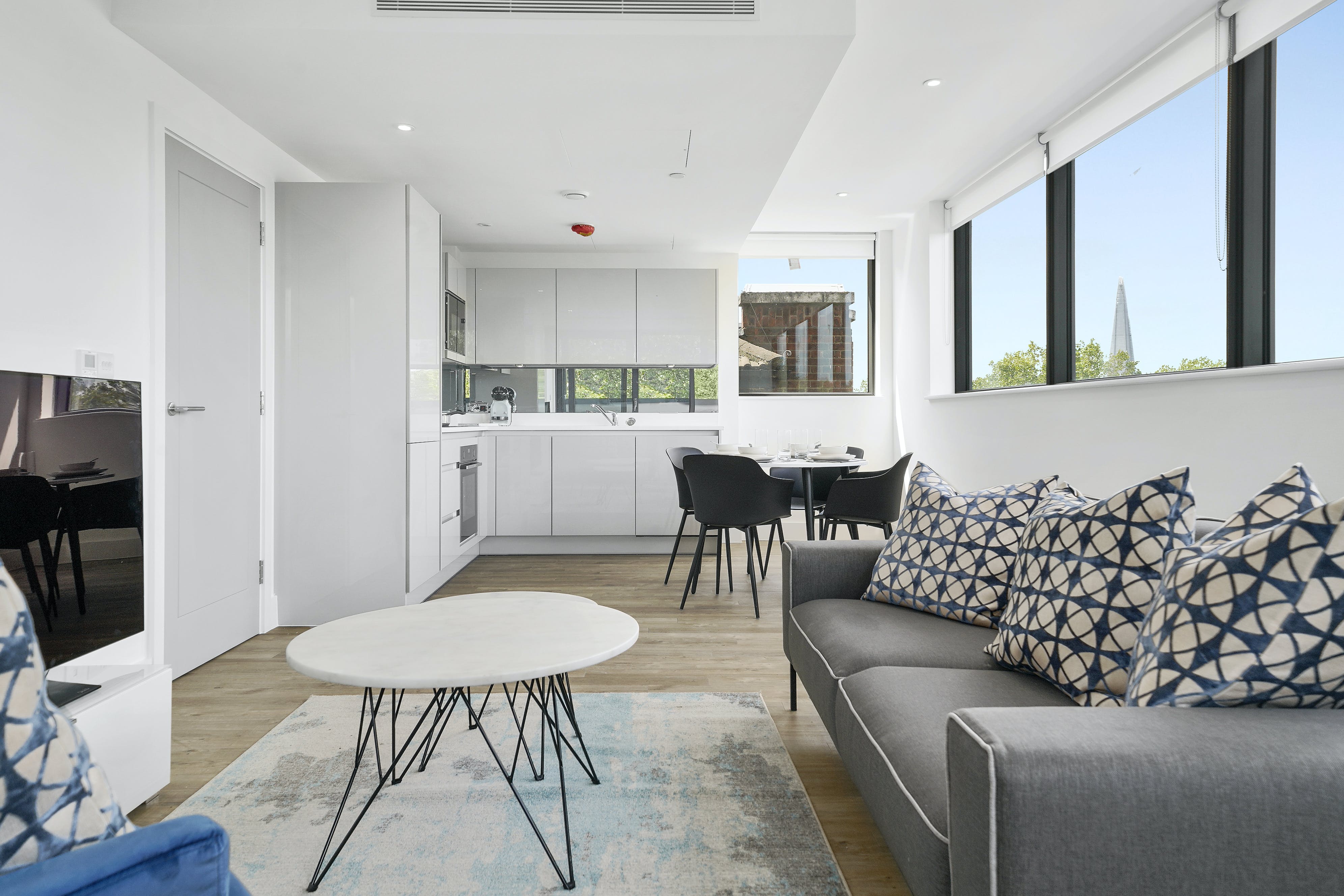 House Helm Hawker Canada Water: Luxury 2-Bedroom Apartment with Air Conditioning in Canada Water, London