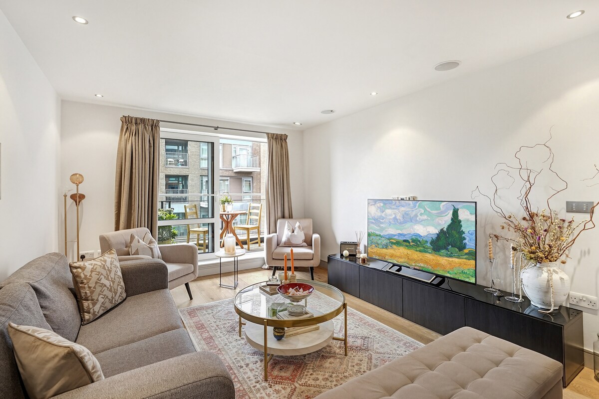 House Helm Hawker Chelsea: Luxury 2-Bedroom Apartment with Air-Con and Private Parking, Chelsea Harbour