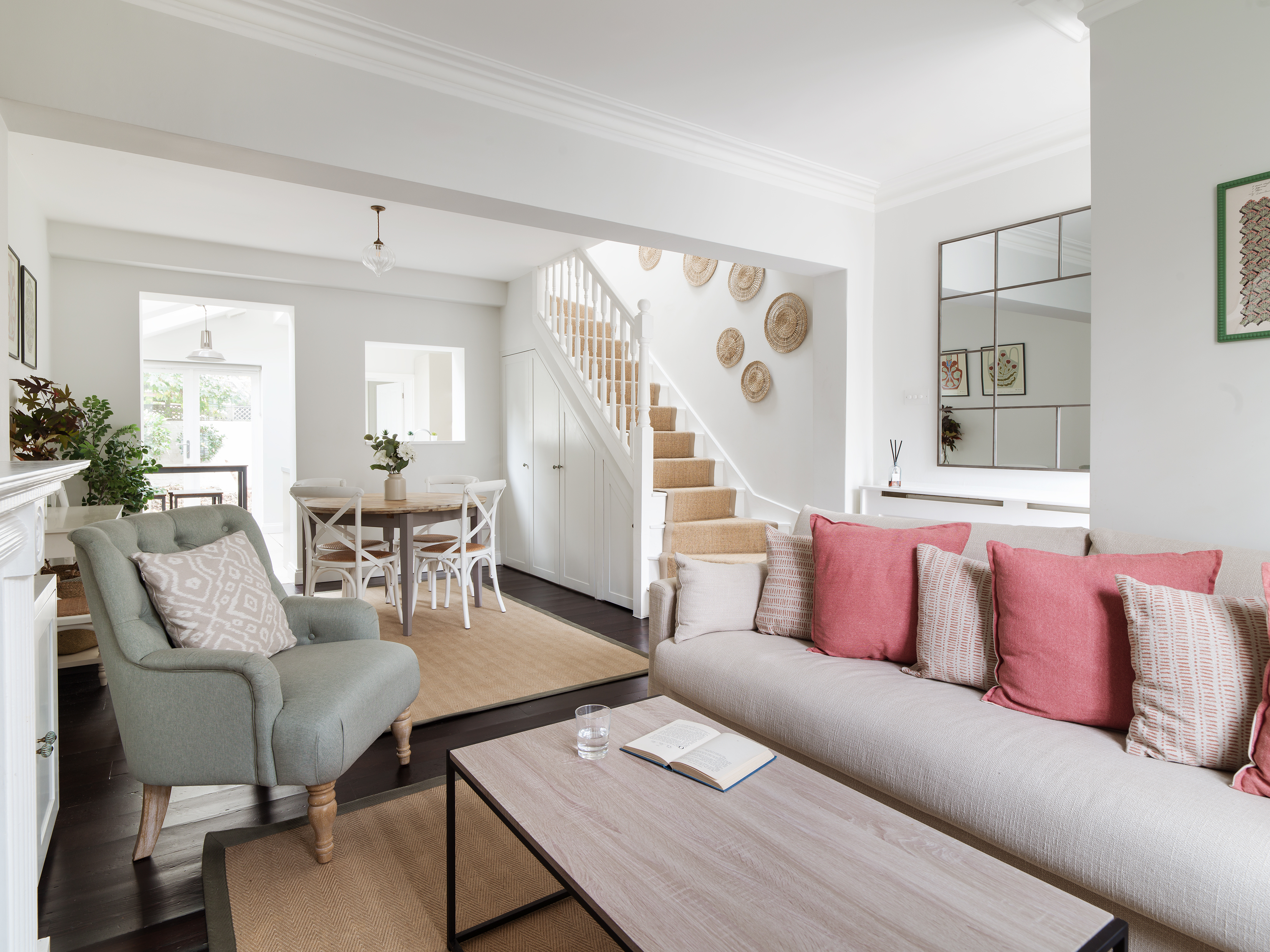 House Helm Hawkesbury Battersea: Luxury 2-Bedroom Family Villa with Garden, Battersea London