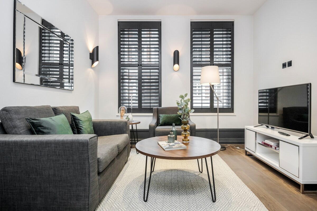 House Helm Hawkesbury Covent Garden: Luxury 1-Bedroom Apartment with Spa Sauna and Private Parking, Covent Garden London
