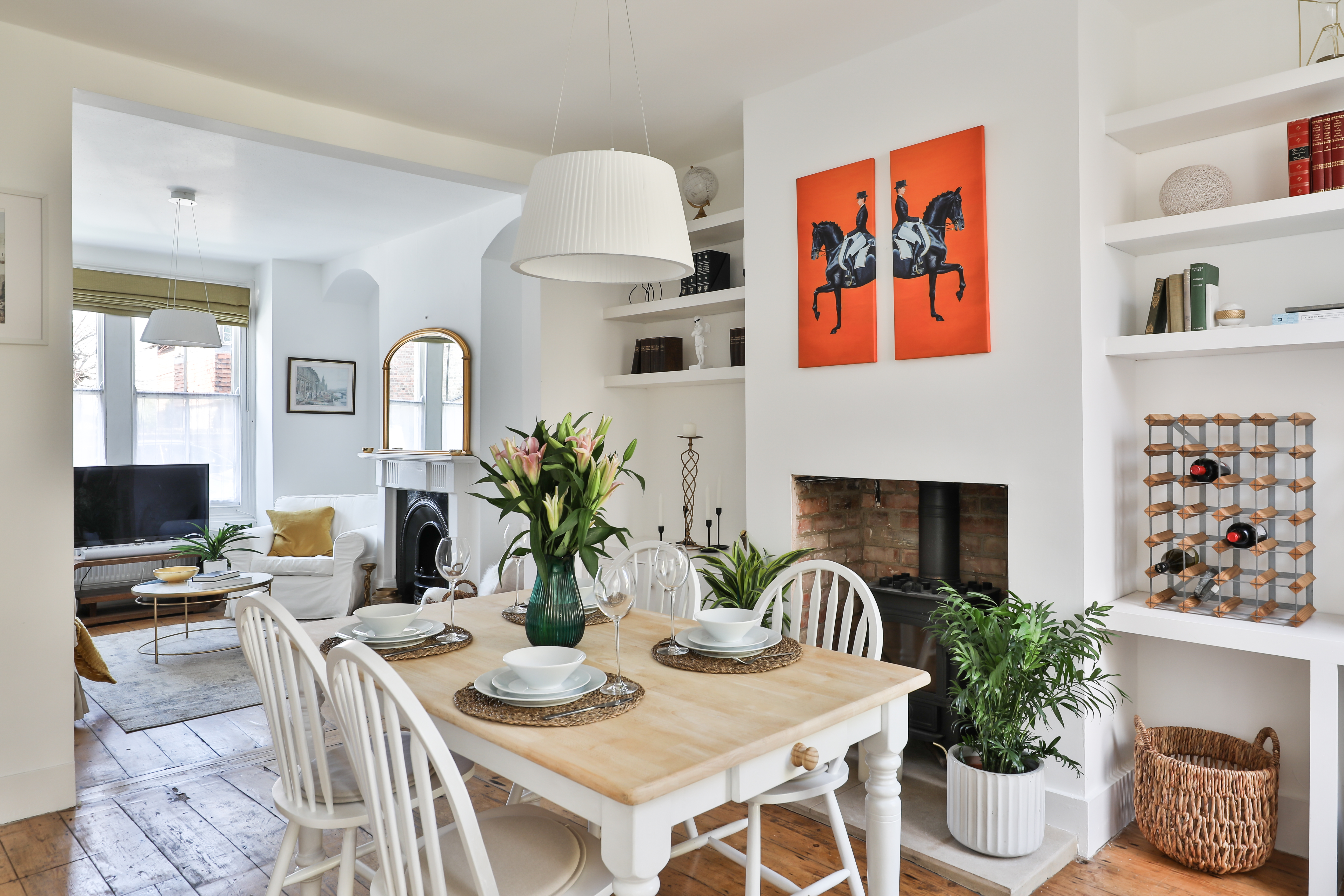 House Helm Hawkesbury Oxford: Stylish 3-Bedroom Apartment with Air-Con and Private Parking in Oxford