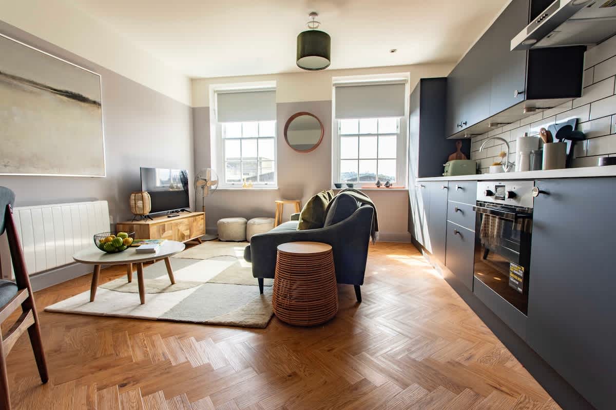 House Helm Hawkesbury Somerset: Luxury 2-Bedroom Apartment with Spa and Family-Friendly Features, Bath Somerset