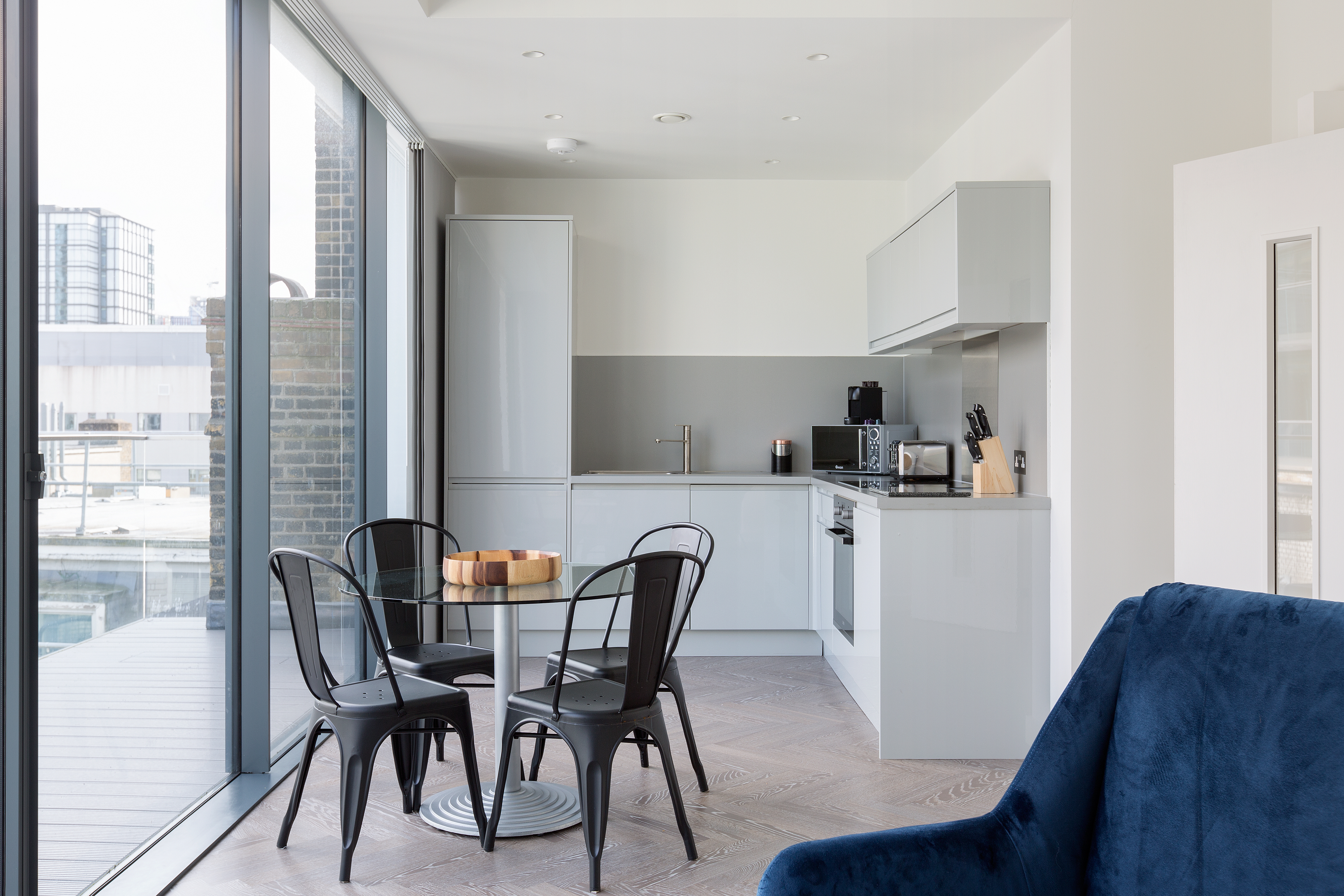 House Helm Hawkesbury St. Luke’s: Luxury 2-Bedroom Apartment with Spa Sauna in St. Luke’s London