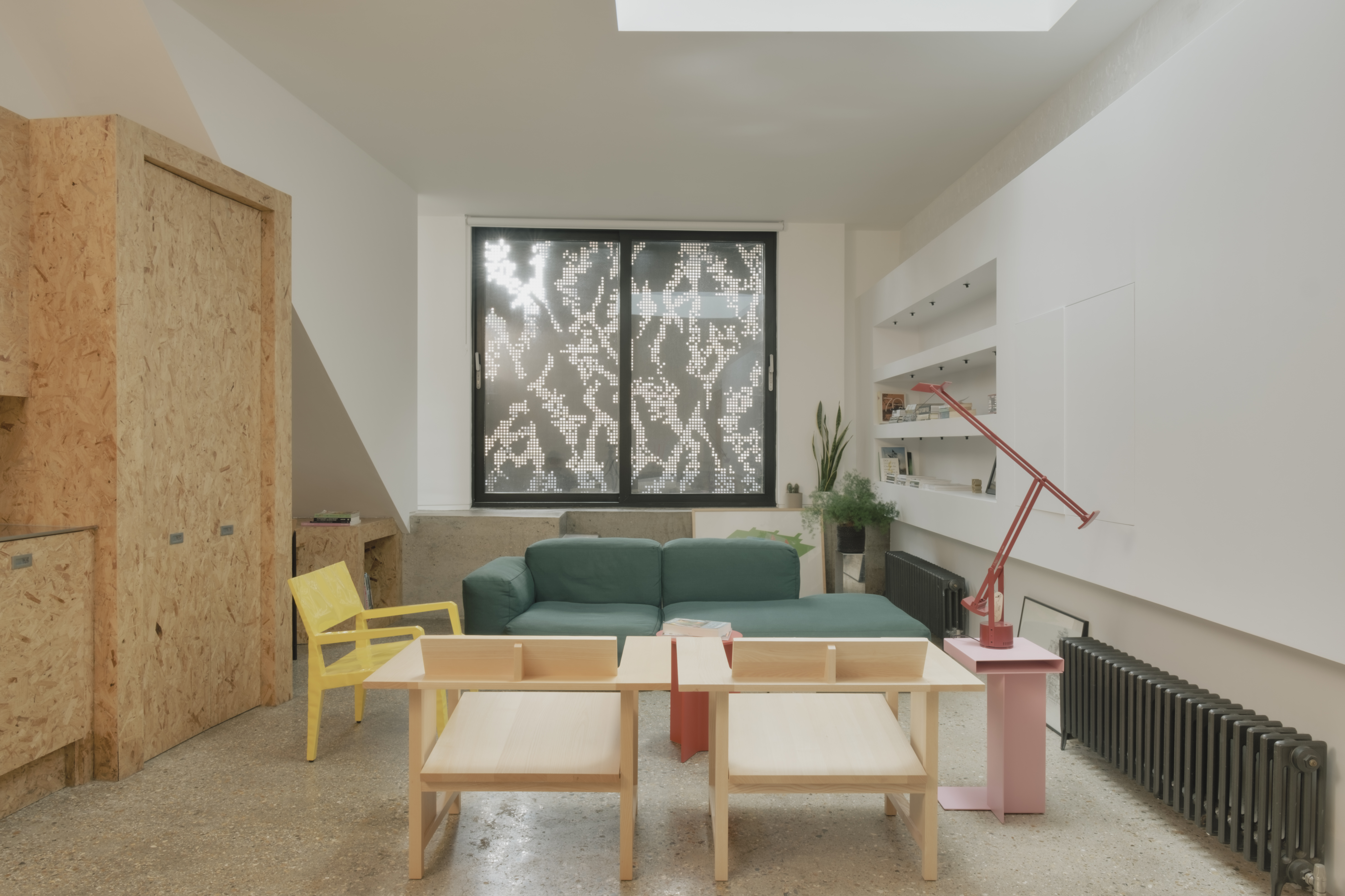 House Helm Hawkesbury White City: Stylish 2-Bedroom Townhouse with Spa and Parking, White City London