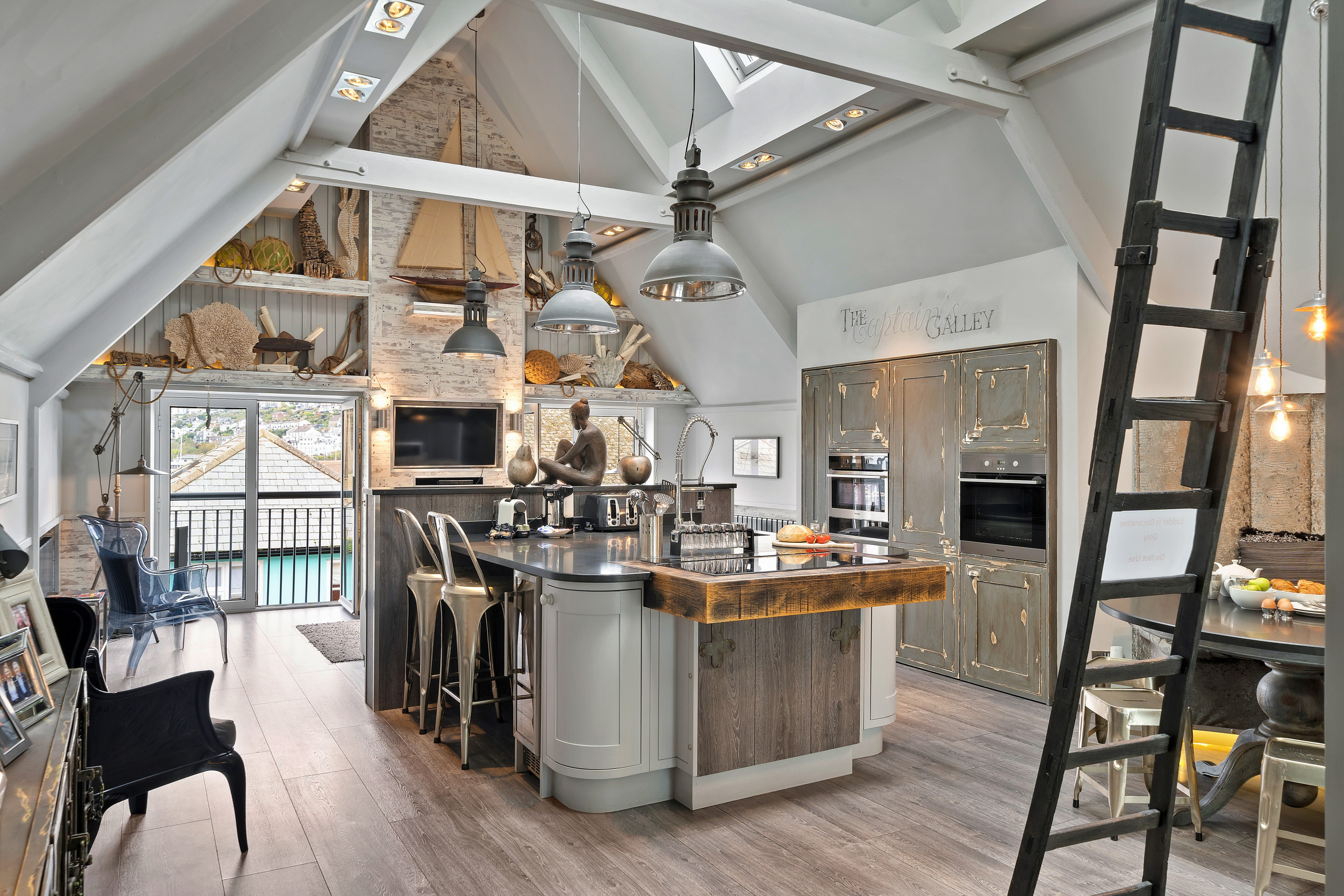 House Helm Hawkesdown Dartmouth: Luxury 3-Bedroom Villa with Sea Views and Private Parking, Dartmouth