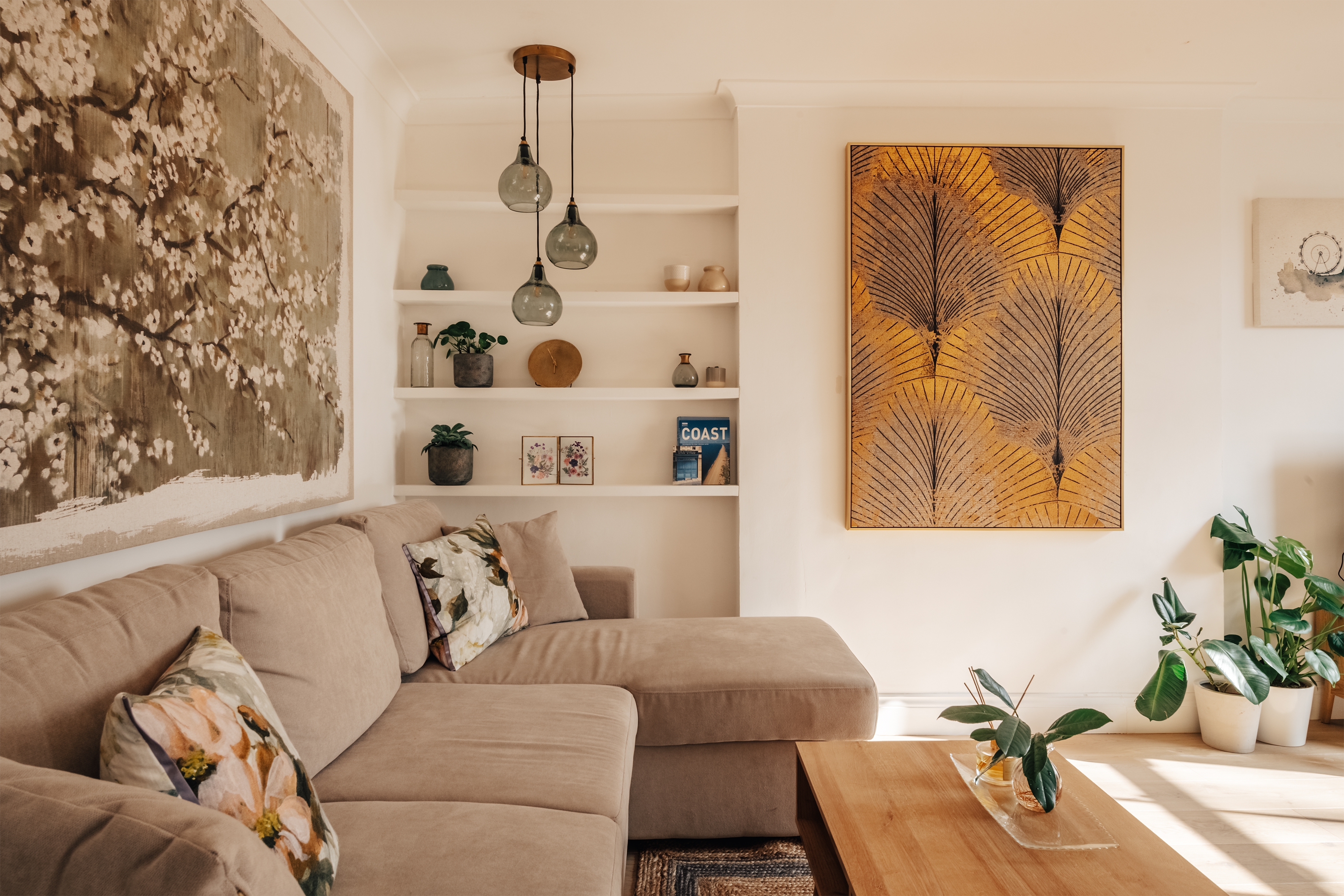 House Helm Hawkeslow Earl’s Court: Charming 2-Bedroom Apartment Rental with Air Conditioning in Earl’s Court, London