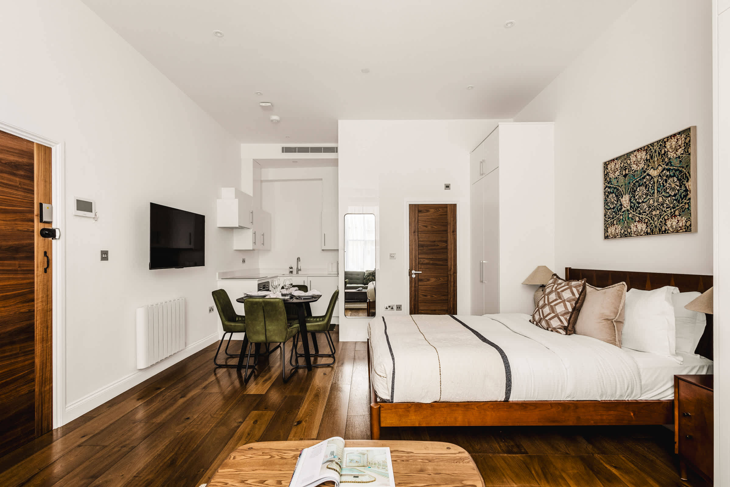 House Helm Hawkeswater Kensington: Luxury 1-Bedroom Apartment with Spa and Private Parking, Kensington London