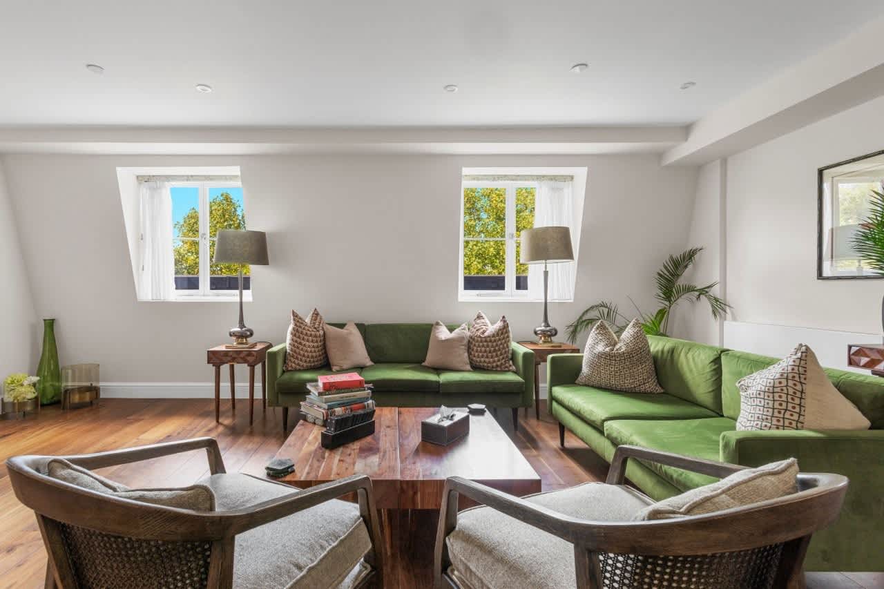 House Helm Hawkesworth Kensington: Luxury 4-Bedroom Townhouse with Air Conditioning in Kensington, London