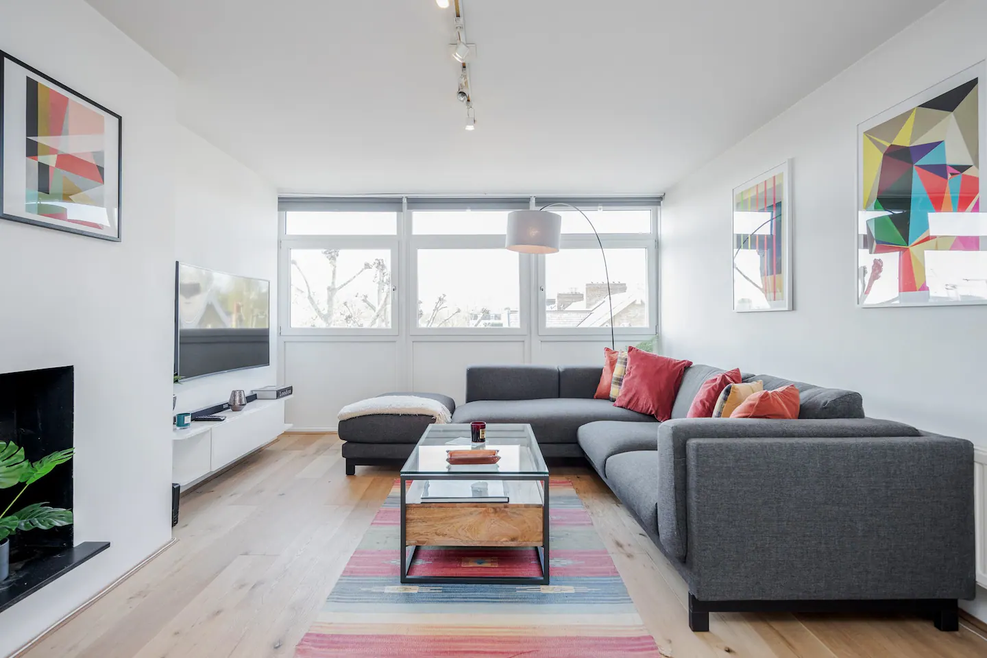 House Helm Hawkesworth Notting Hill: Luxury 2-Bedroom Apartment with Family-Friendly Features in Notting Hill, London