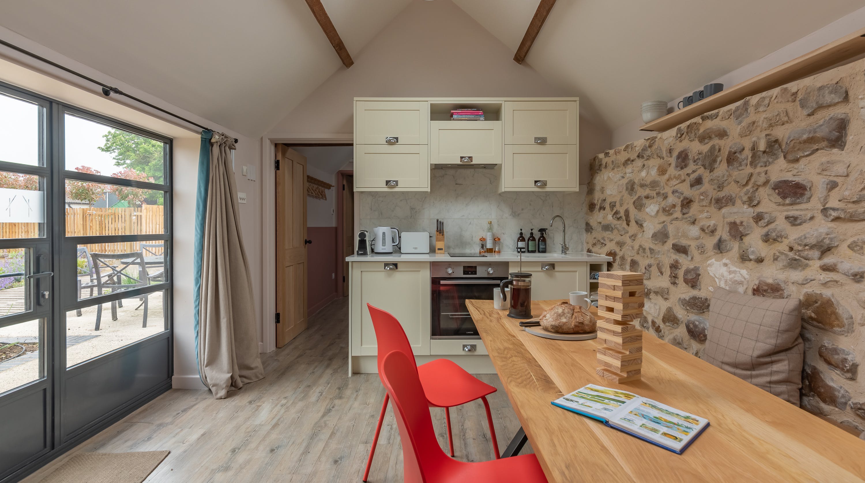 House Helm Hawkington Wiltshire: Luxury 2-Bedroom Apartment with Spa and Private Parking, Wiltshire