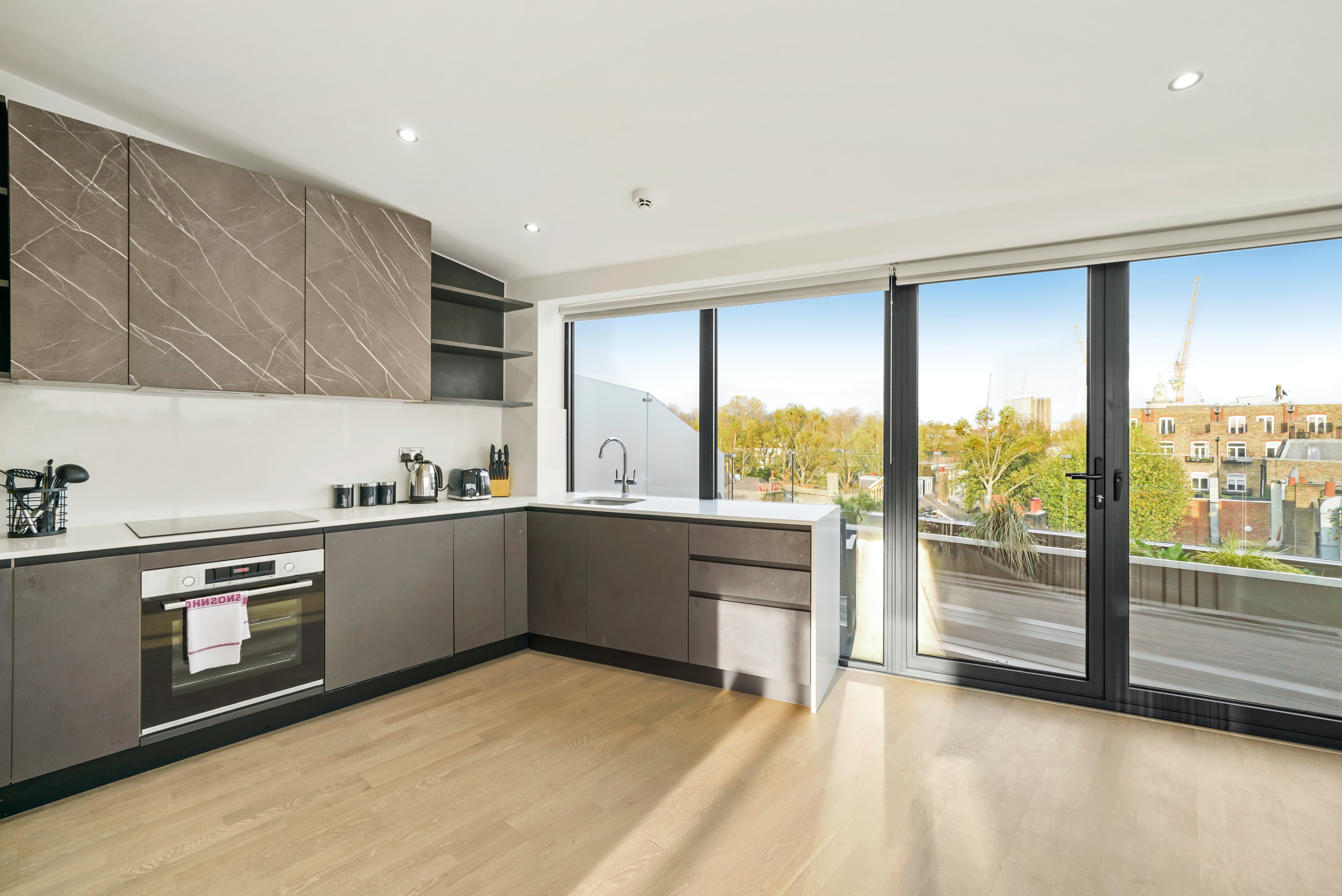 House Helm Hawley Camden 1121092: Luxury 2-Bedroom Apartment with Spa and Balcony, Camden Town