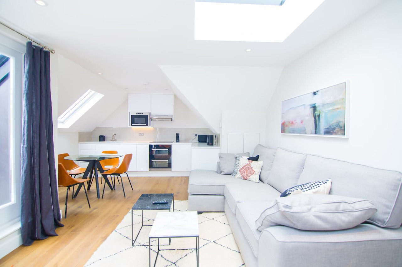 House Helm Hawley Fitzrovia: Luxury 2-Bedroom Apartment with Air Conditioning and Private Parking, Fitzrovia London
