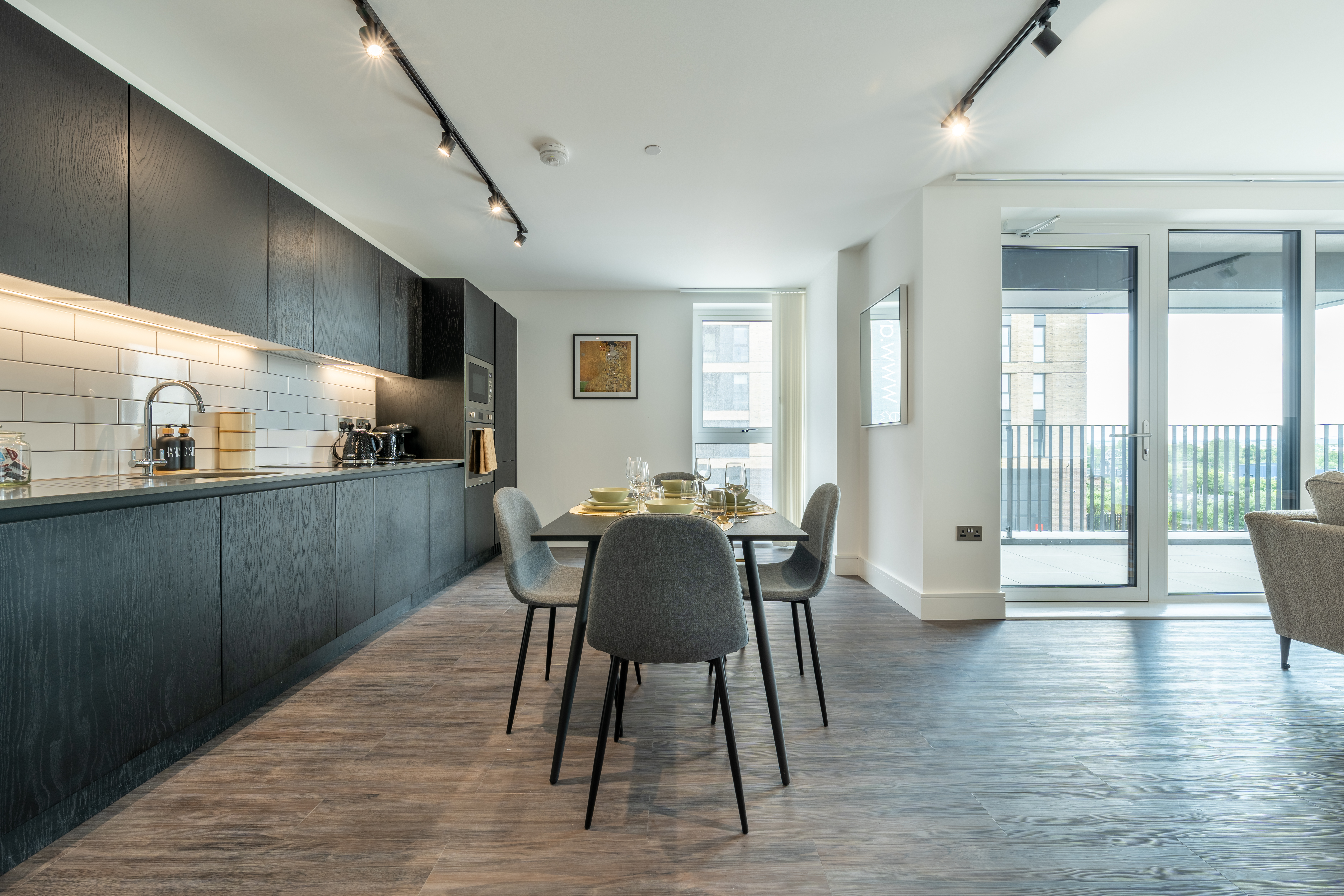 House Helm Hawley Kensal Green: Luxury 2-Bedroom Apartment with Concierge and Balcony, Kensal Green London