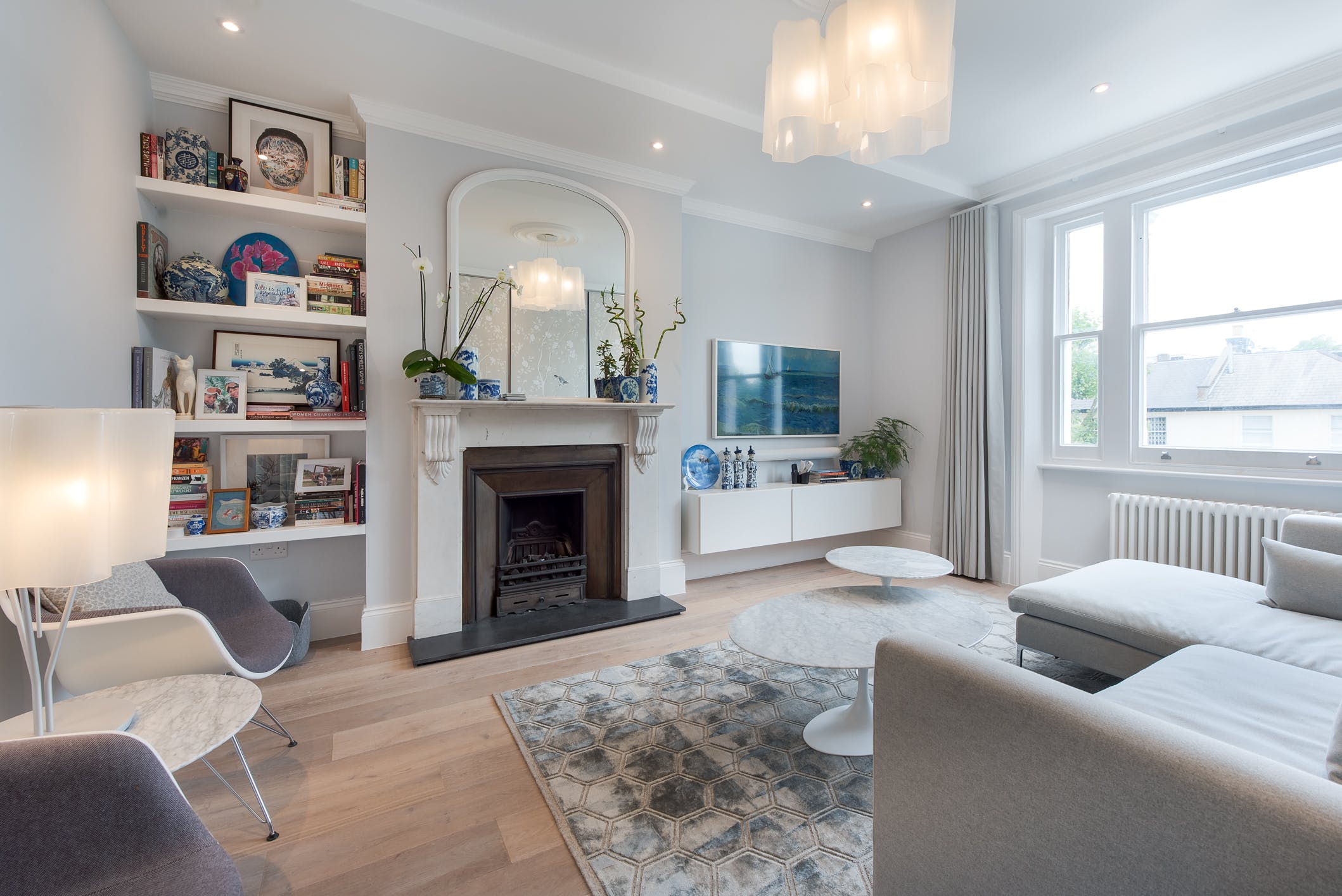 House Helm Hawley MaidaVale: Luxury 2-Bedroom Apartment with Fireplace and Balcony, Maida Vale London