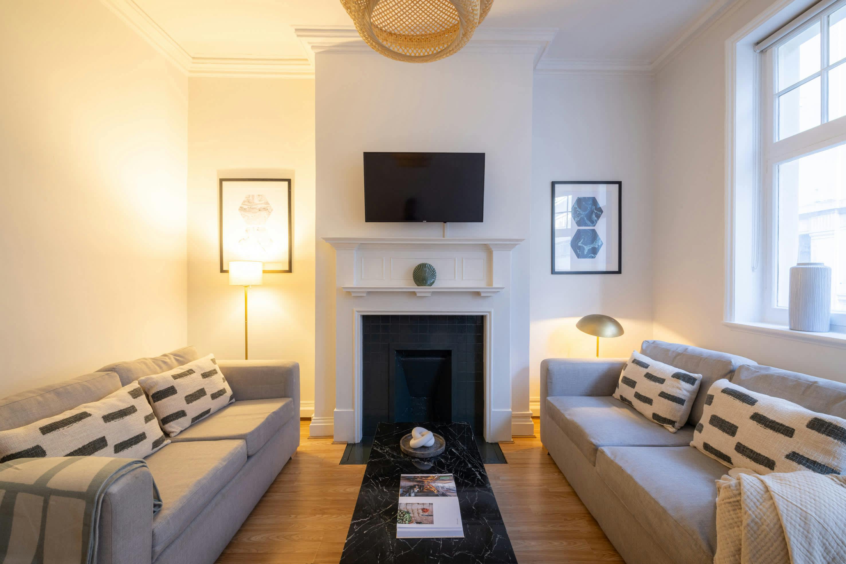 House Lavanda Berkeley Square Mayfair: Luxury 2-Bedroom Apartment with Spa Sauna in Mayfair, London