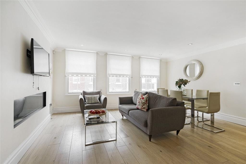 House Helm Hawley Mayfair: Luxury 2-Bedroom Apartment with Fireplace and Spa, Mayfair London