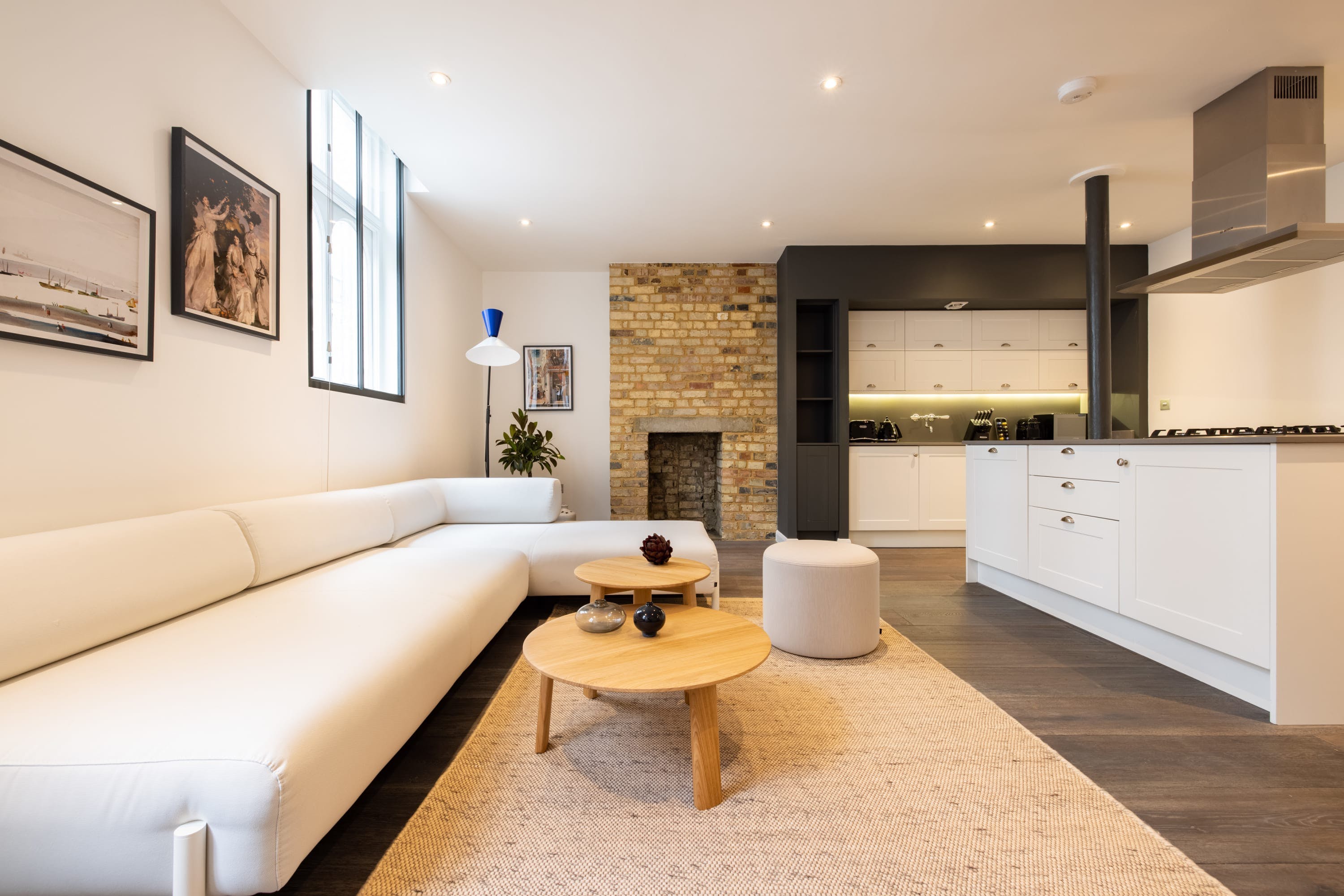 House Helm Hawley Soho: Luxury 1-Bedroom Apartment with Fireplace and Spa in London West End