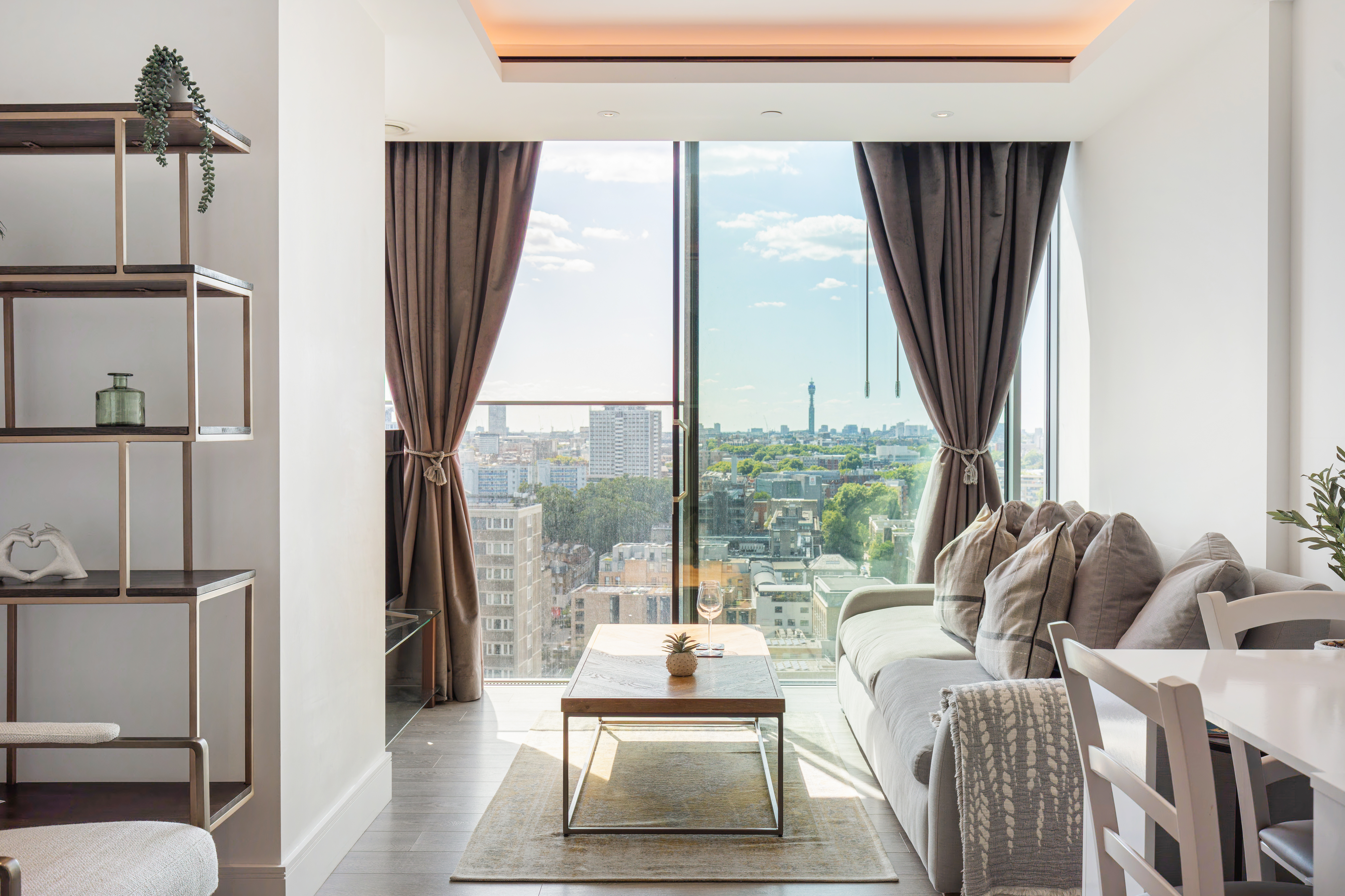 House Helm Hawley St Lukes: Luxury 2-Bedroom Apartment with Spa Facilities in St Luke’s, London