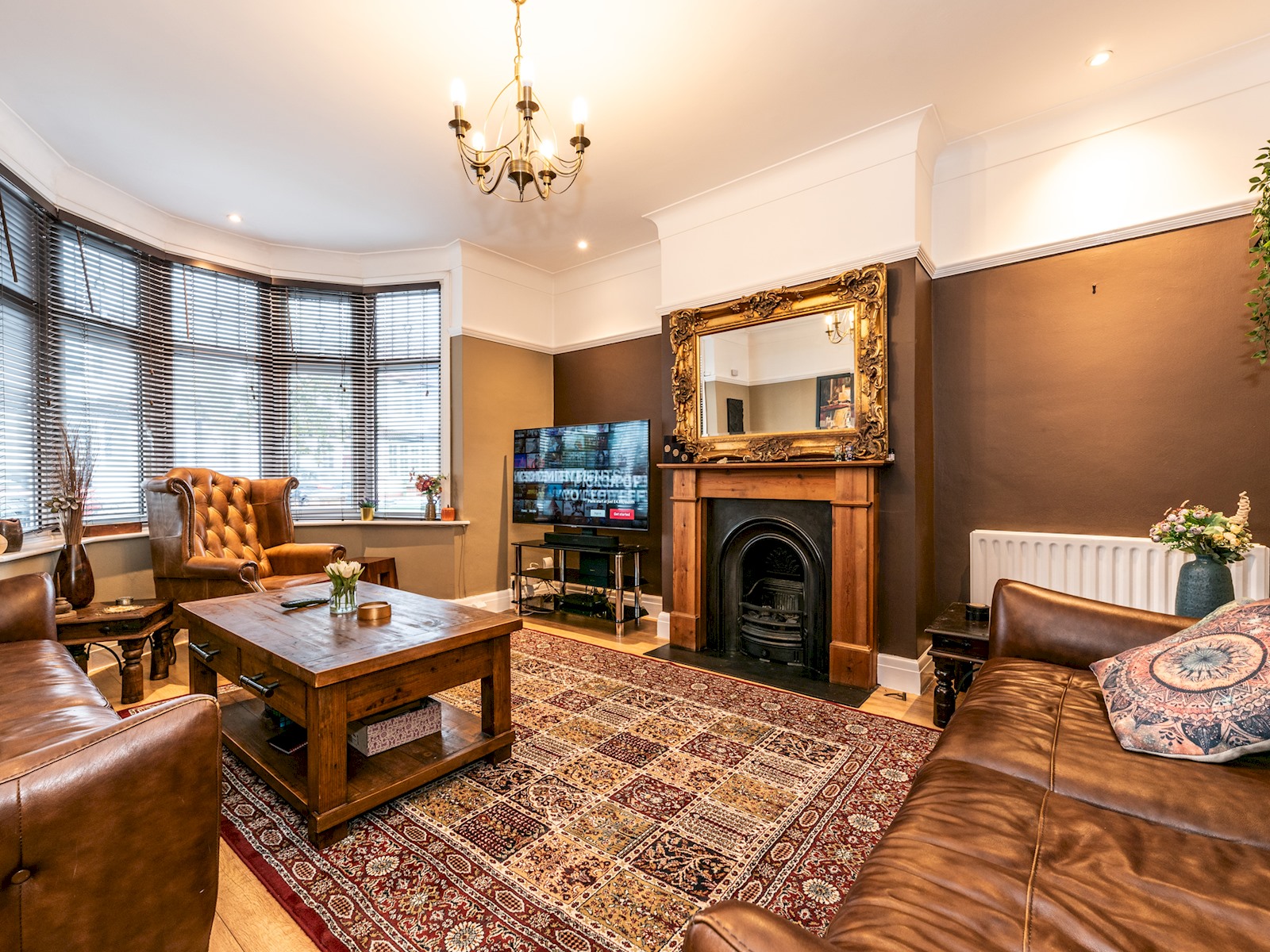 House Helm Hawstead Eltham: Luxury 4-Bedroom Villa with Spa and Private Parking, Eltham London