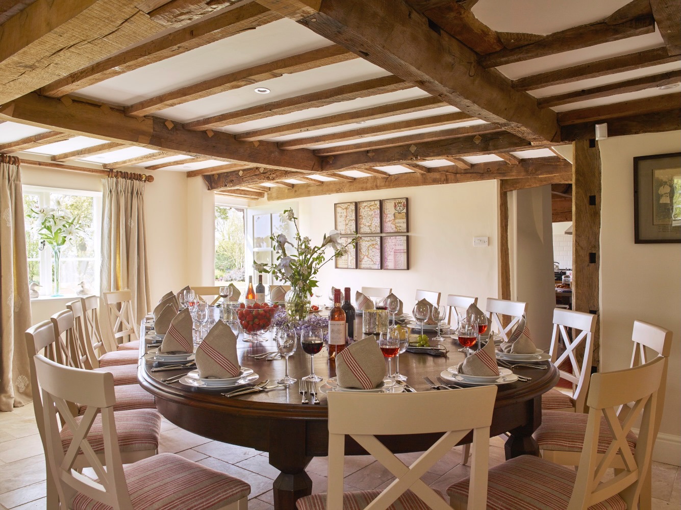 House Helm Hawstone Herefordshire: Luxury 9-Bedroom House with Private Pool and Lakeside Setting, Herefordshire