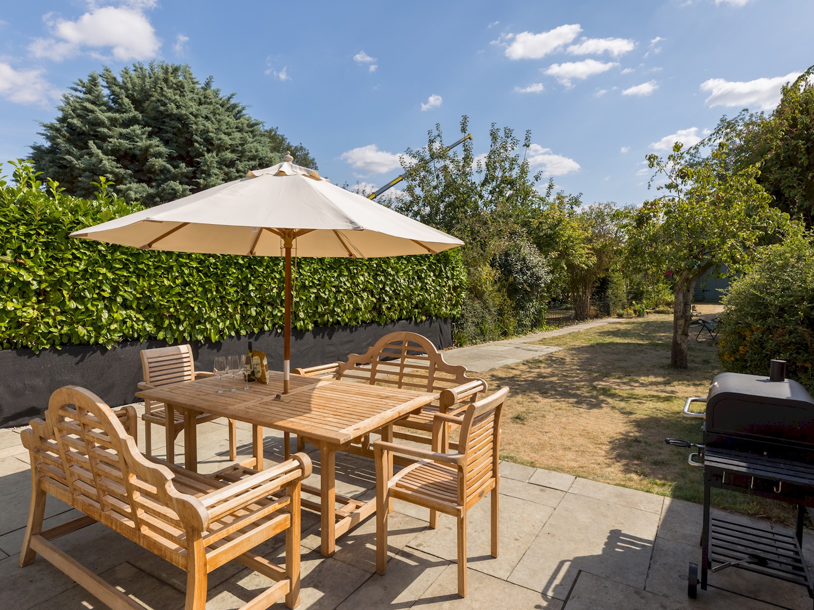 House Helm Hawthorn Lechlade: Luxury 3-Bedroom Villa with Spa and Private Parking, Oxfordshire