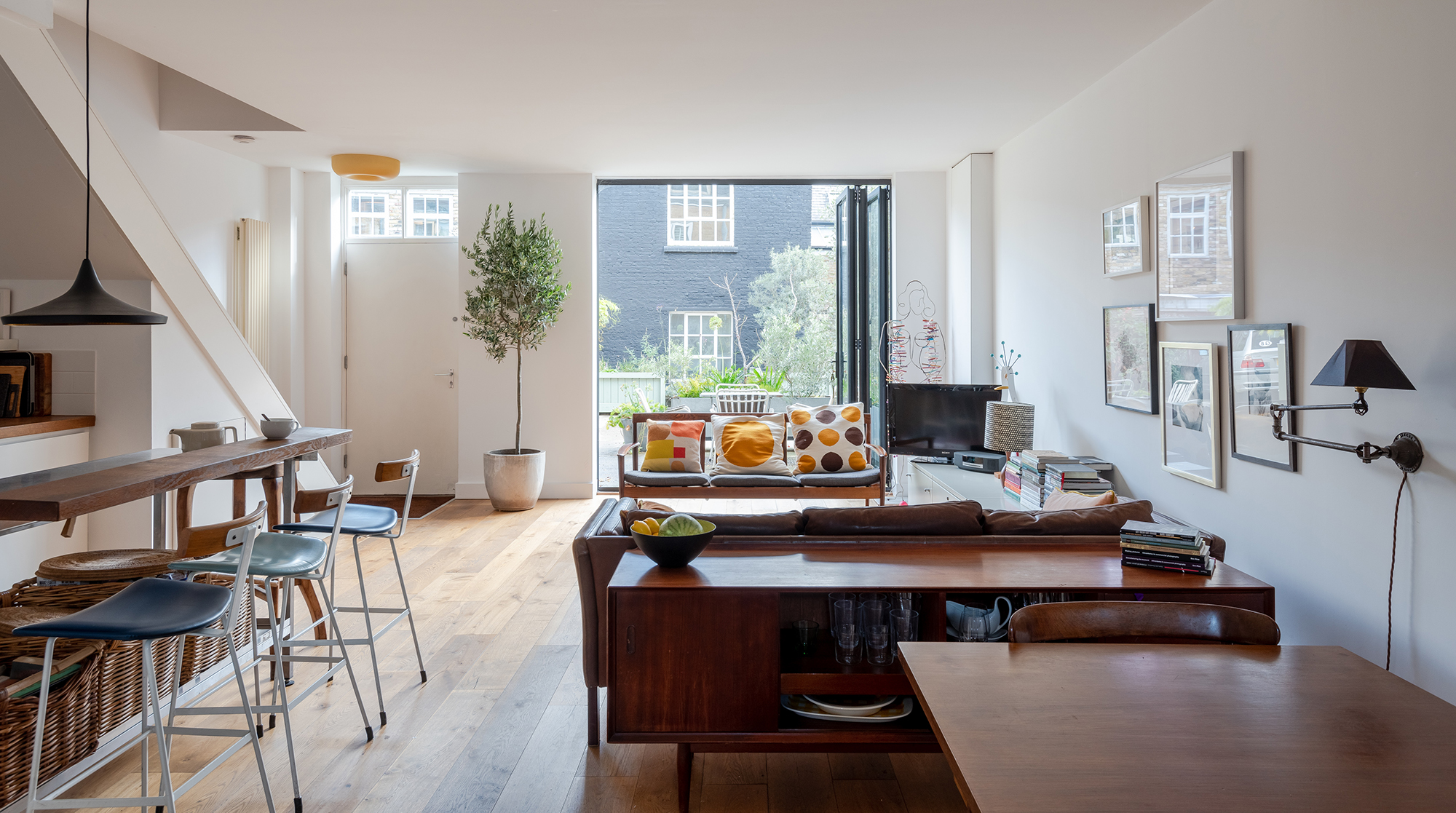 House Helm Hawthorn London Fields: Charming 2-Bedroom Townhouse with Spa and BBQ, London Fields