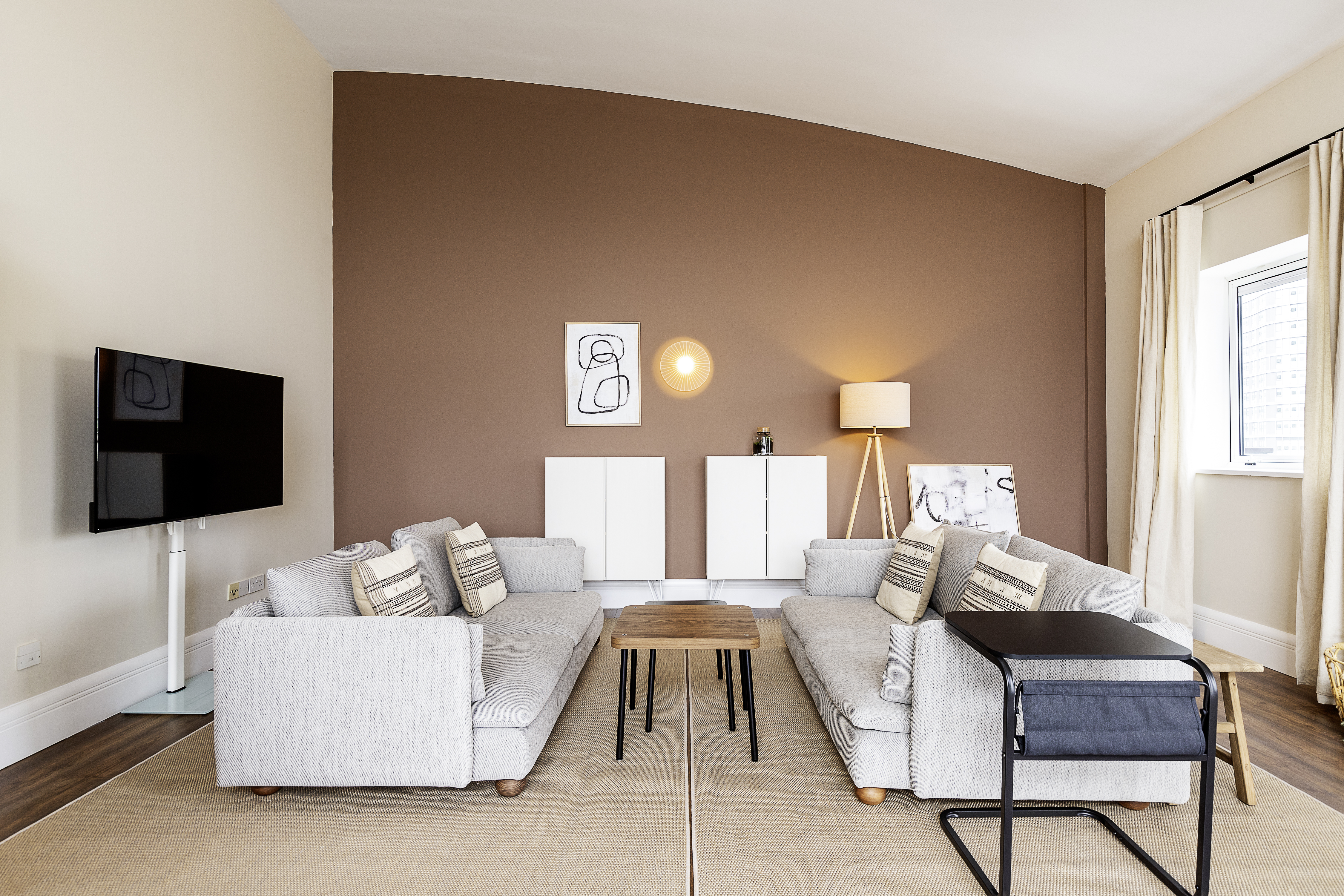 House Helm Hawthorn Westferry: Luxury 2-Bedroom Apartment with Riverside Balcony and Private Parking, Canary Wharf London