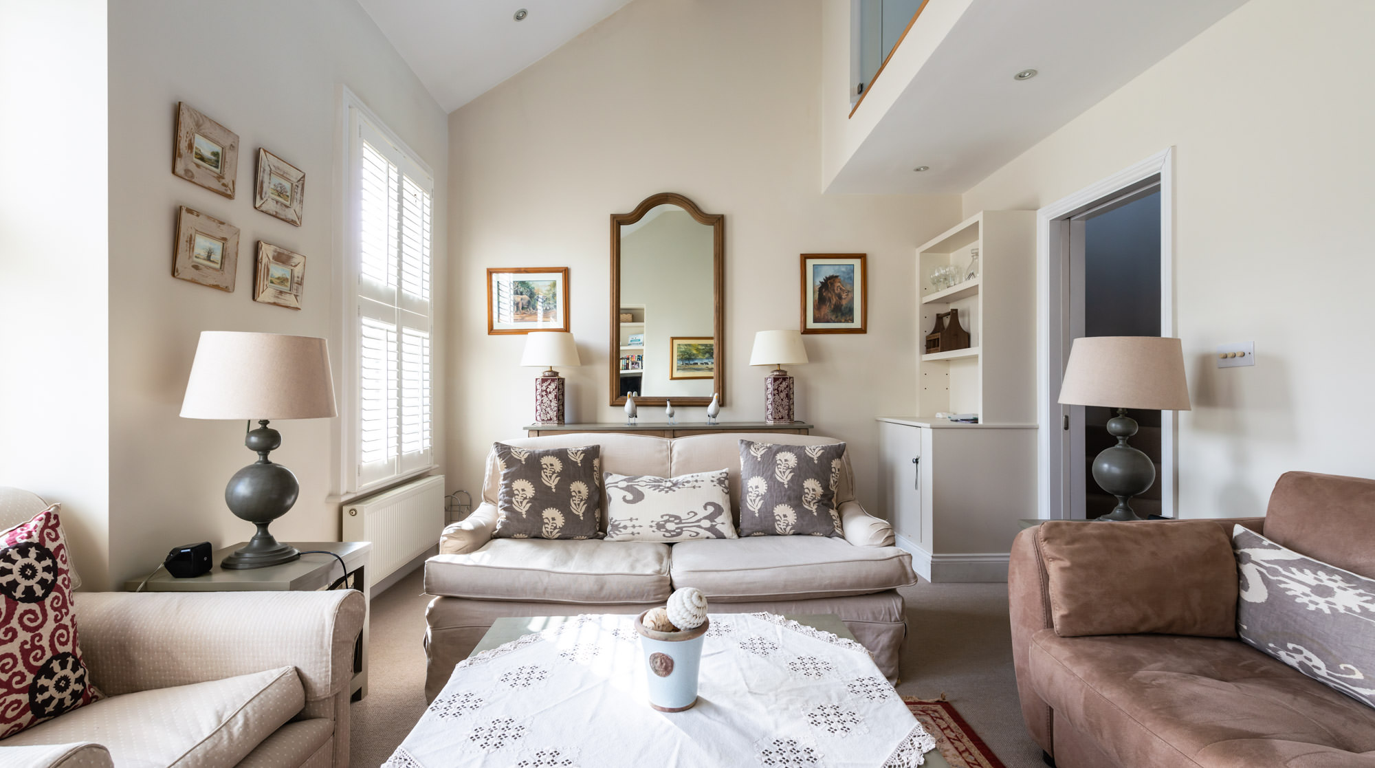 House Helm Hawthorne Fulham: Charming 2-Bedroom Townhouse with Spa and BBQ in Fulham, London