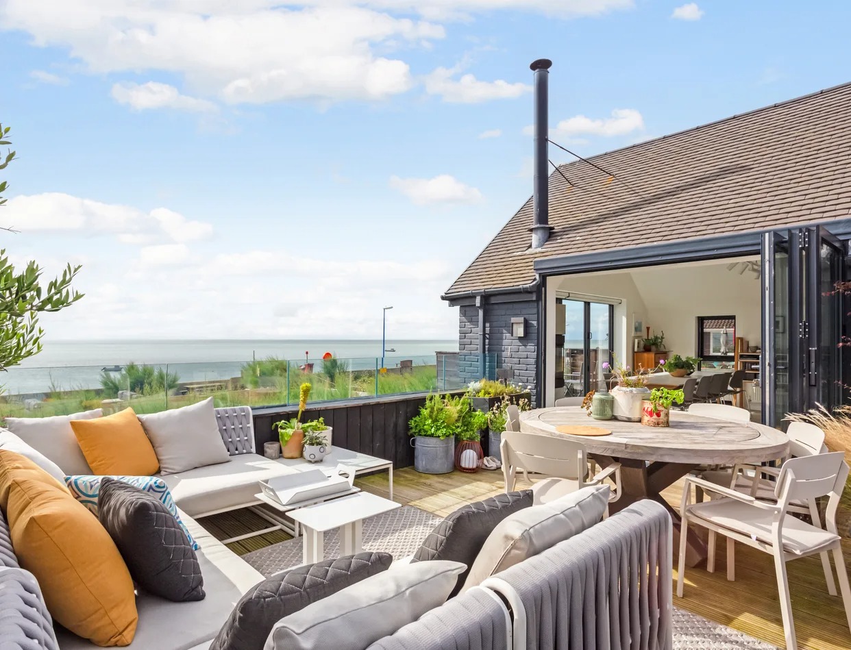 House Helm Hawthorns Selsey: Luxury 4-Bedroom House with Beachfront and Sea Views, Selsey West Sussex
