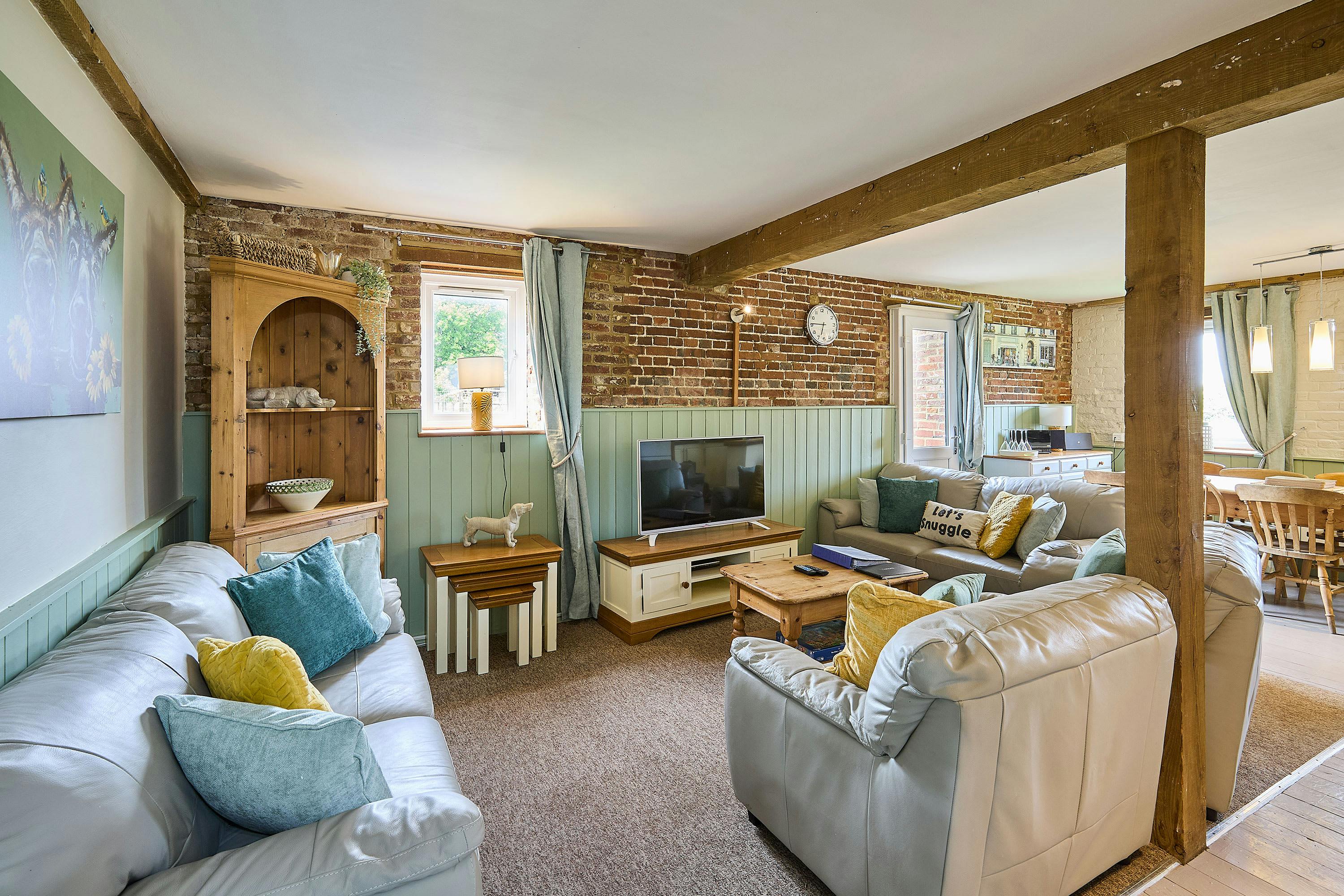 House Helm Heather Burnham Market: Luxury 4-Bedroom House with Swimming Pool and Sea Views, Burnham Market