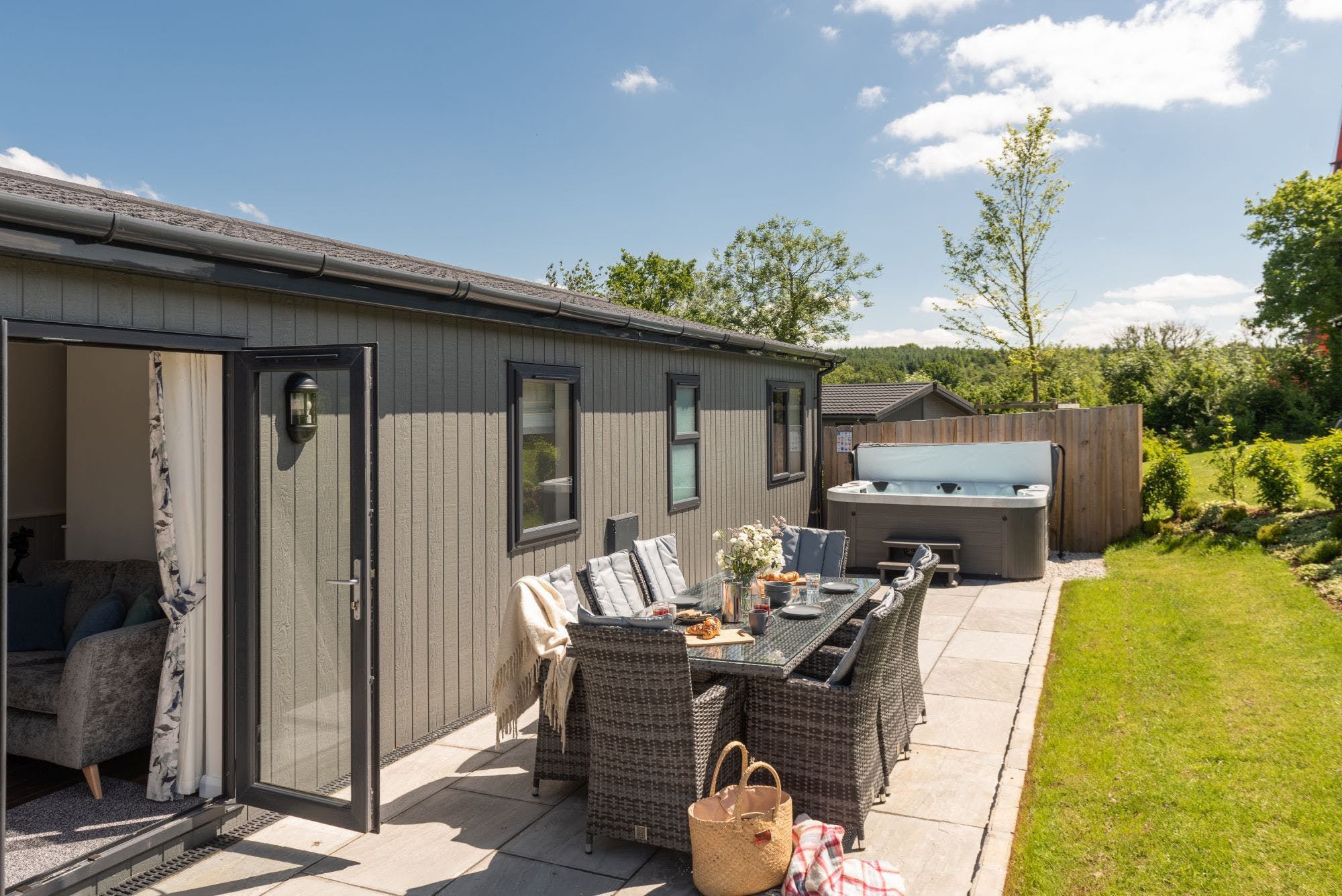 House Helm Heather Burrator: Luxury 4-Bedroom Apartment with Hot Tub and Seaview, West Devon